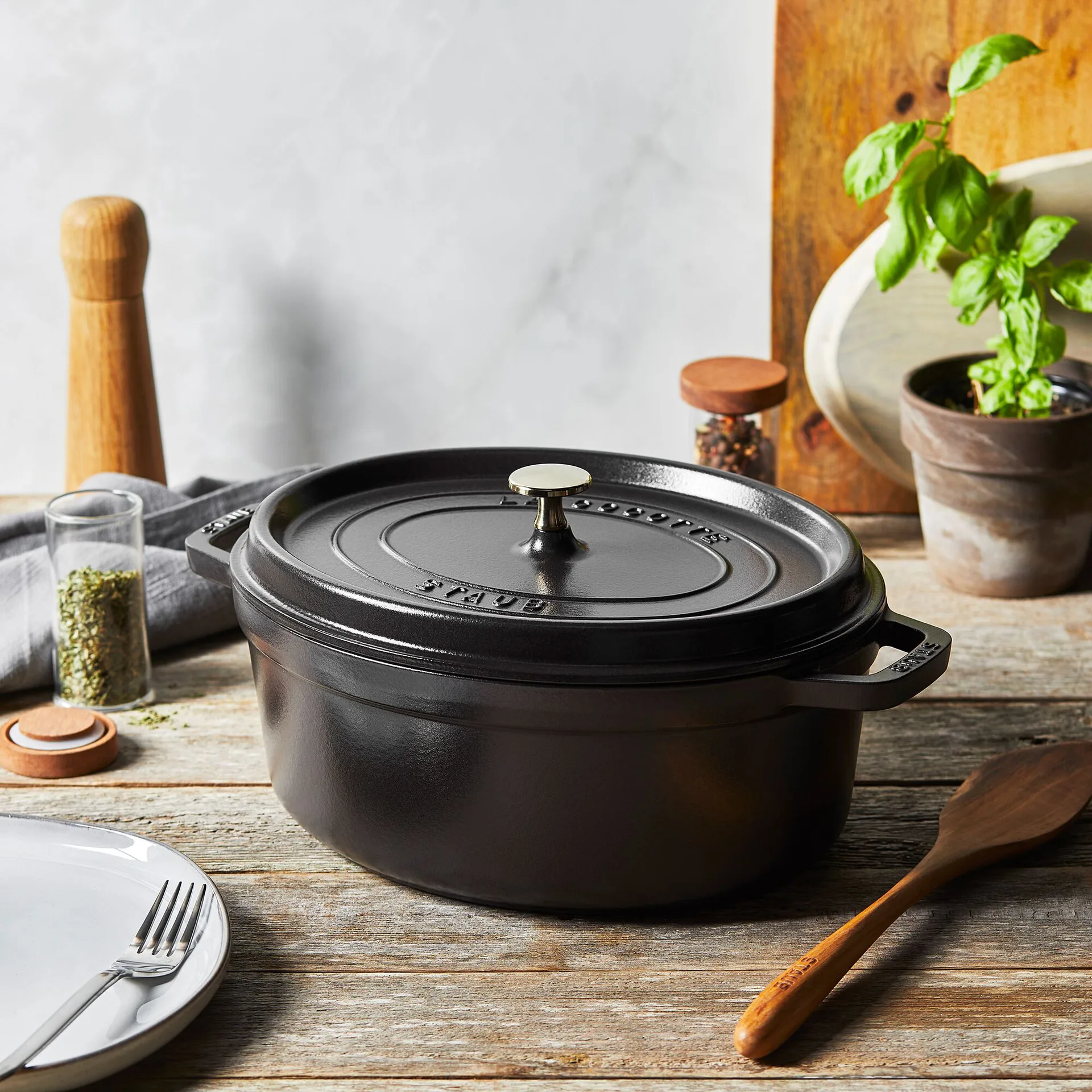Staub ovale braadpan van gietijzer 4,2 l, zwart STAUB