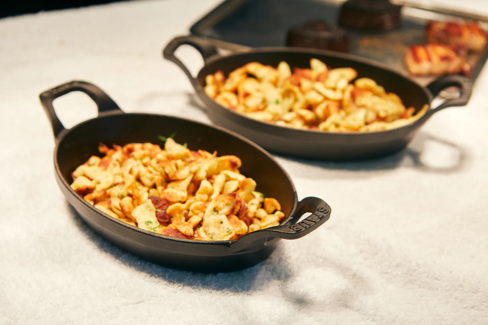 Staub ovale ovenschaal gietijzer 21 cm, Zwart STAUB