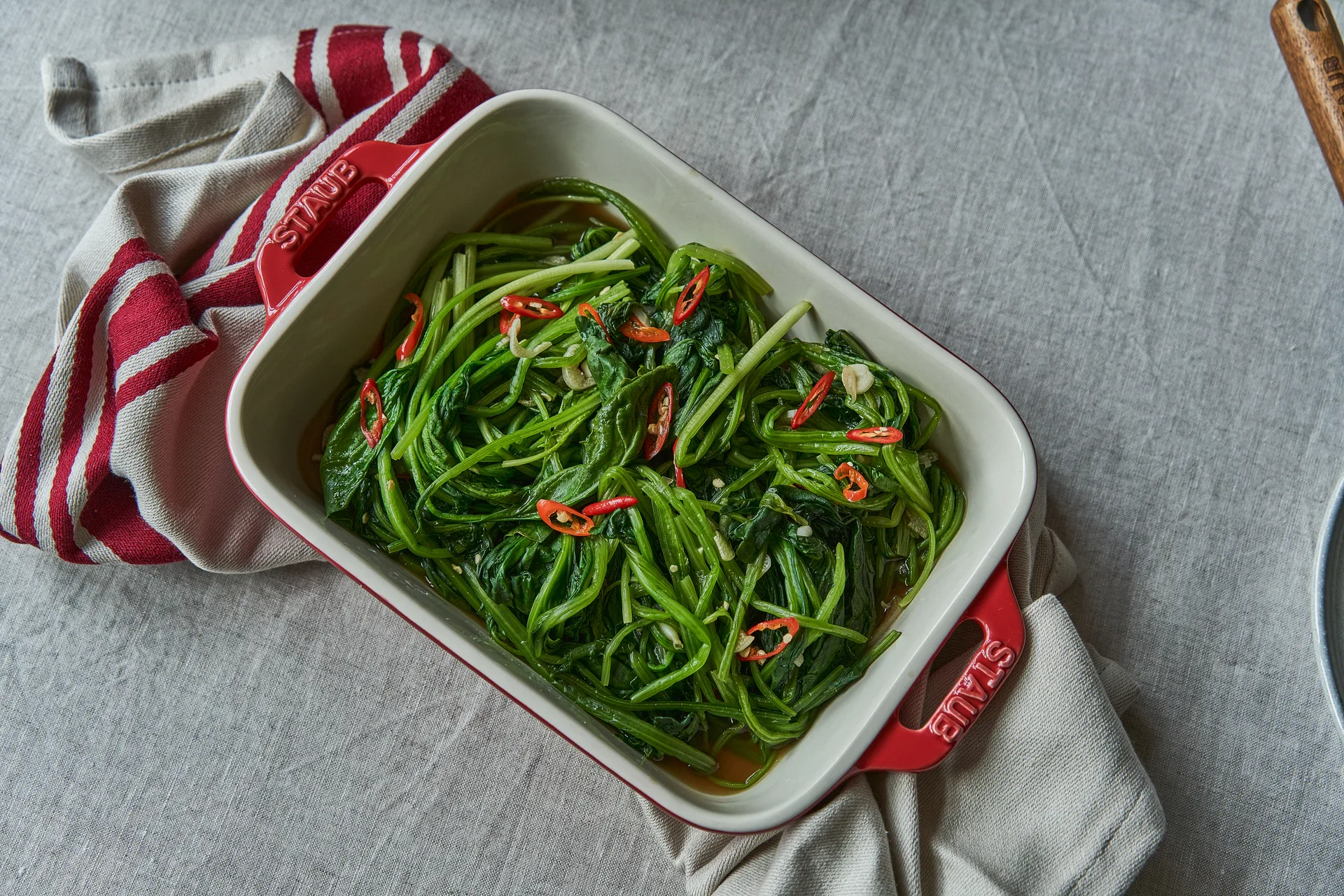 Staub rechthoekige ovenschaal 27 x 20 cm, rood STAUB