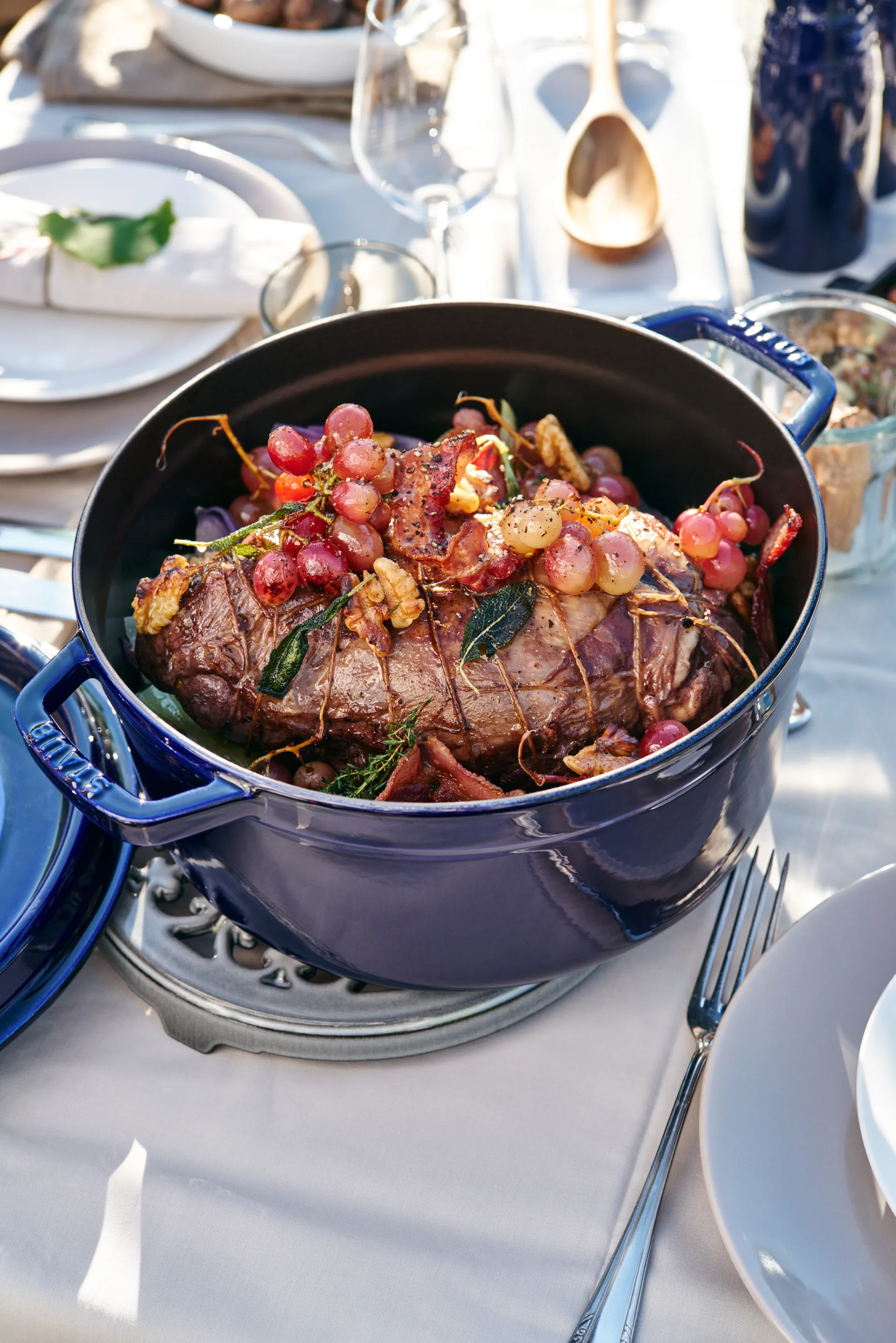 Staub ronde braadpan in gietijzer, drie lagen emaille 5,2 l, donkerblauw STAUB