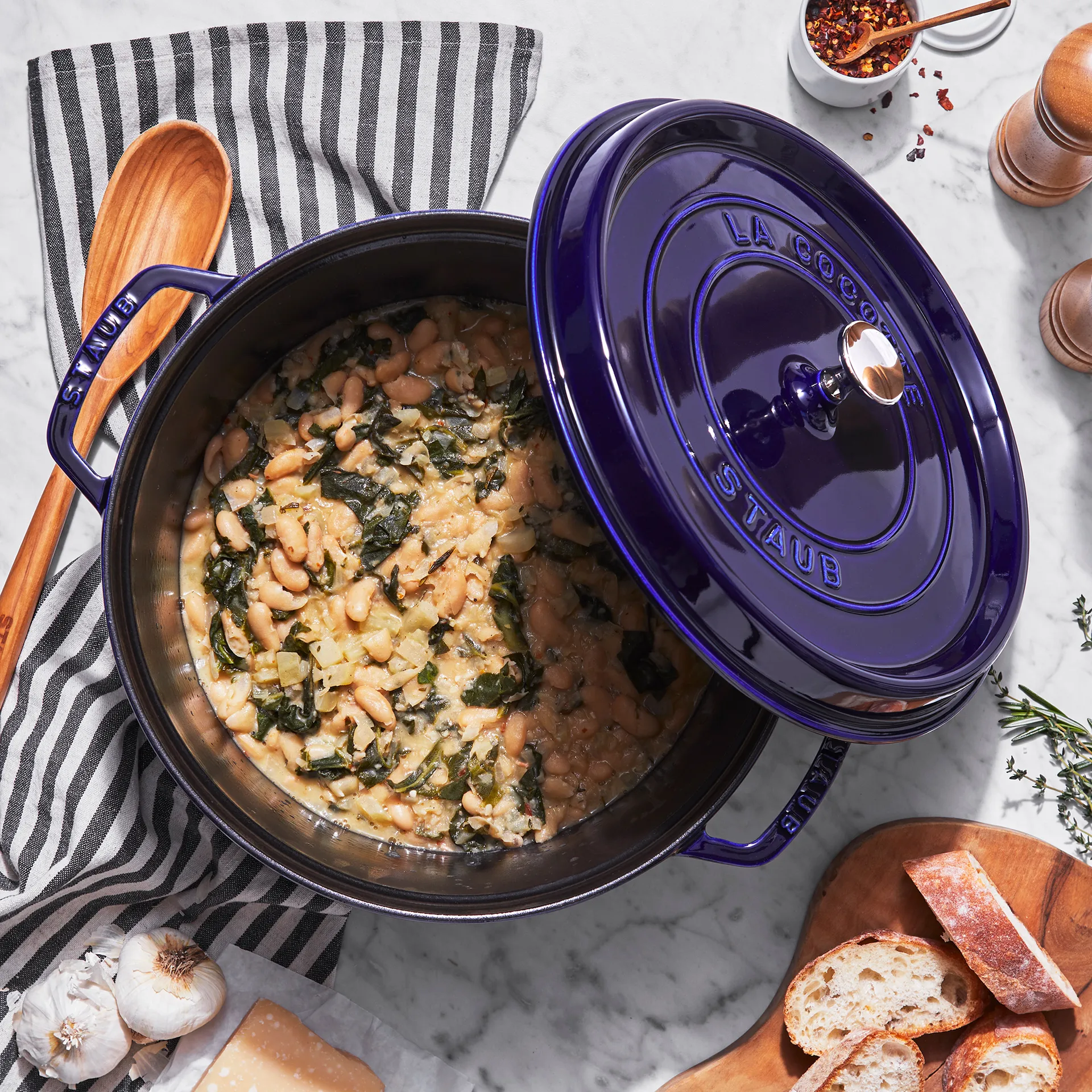 Staub ronde gietijzeren pan, drie lagen emaille 3,8 l, donkerblauw STAUB