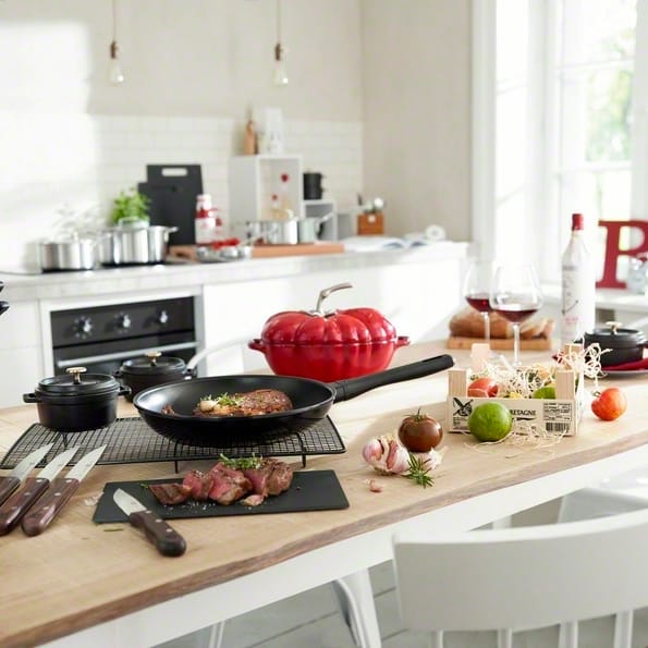 Staub tomaat braadpan van gietijzer 2,9 l, rood STAUB