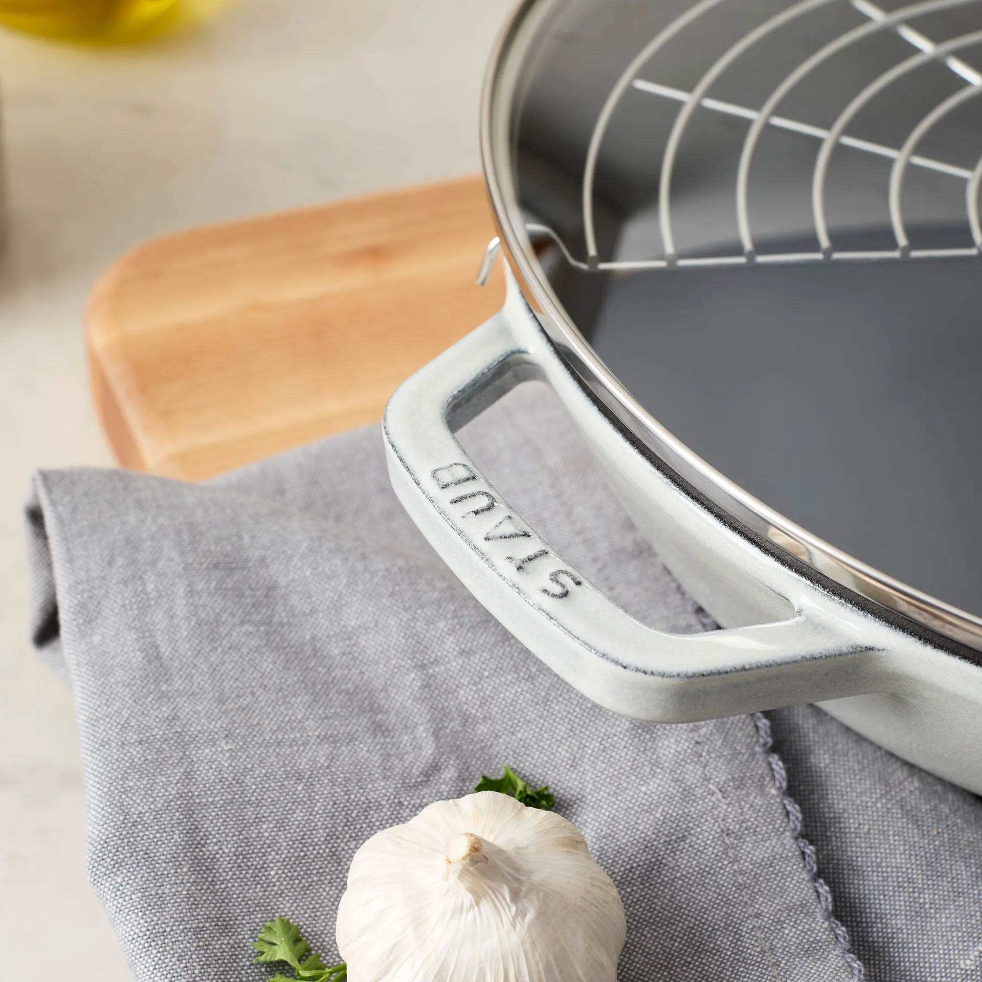 Staub wokpan gietijzer met glazen deksel Ø30 cm, White truffel STAUB