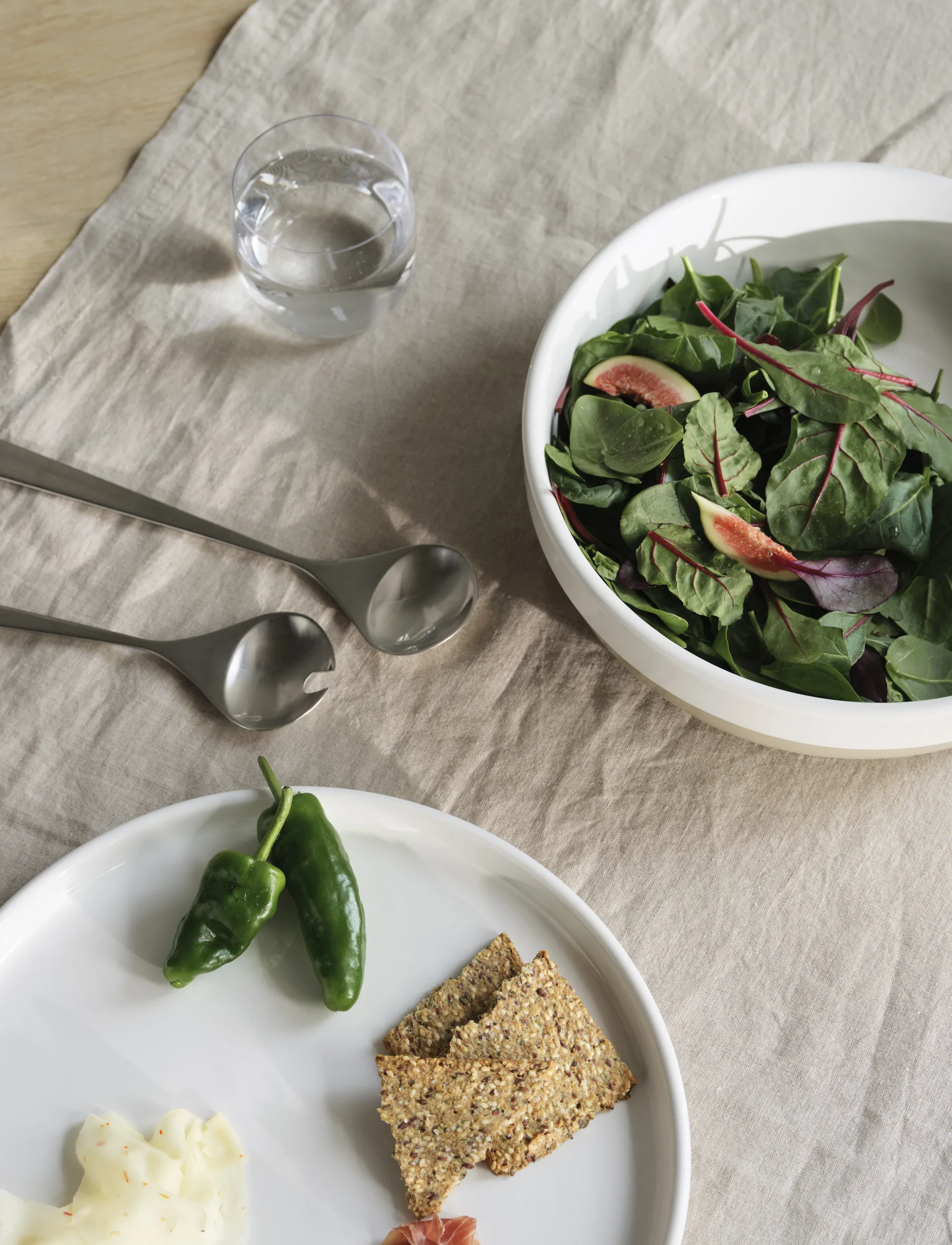 Agnes serveerschotel Ø30 cm, Zand-wit Stelton