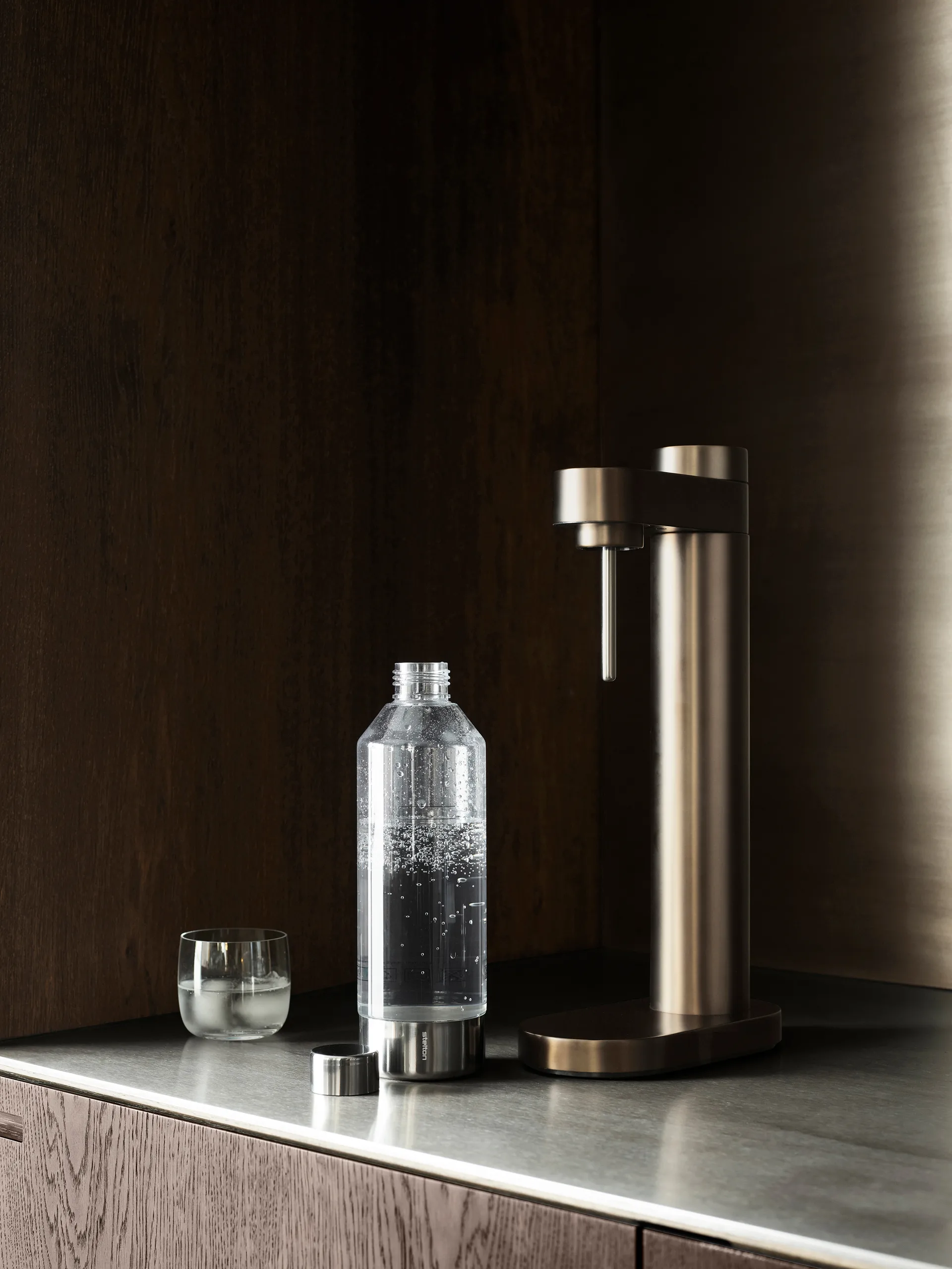 Brus bruiswatermachine, Dark brown metallic Stelton