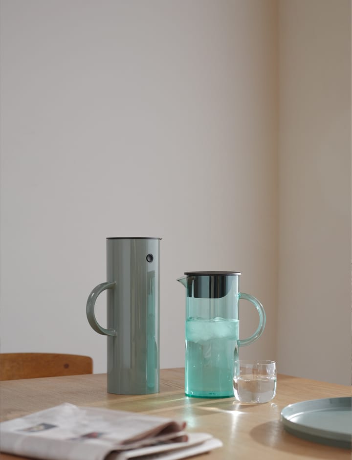 EM77 kan met deksel 1,5 L - Dusty green - Stelton