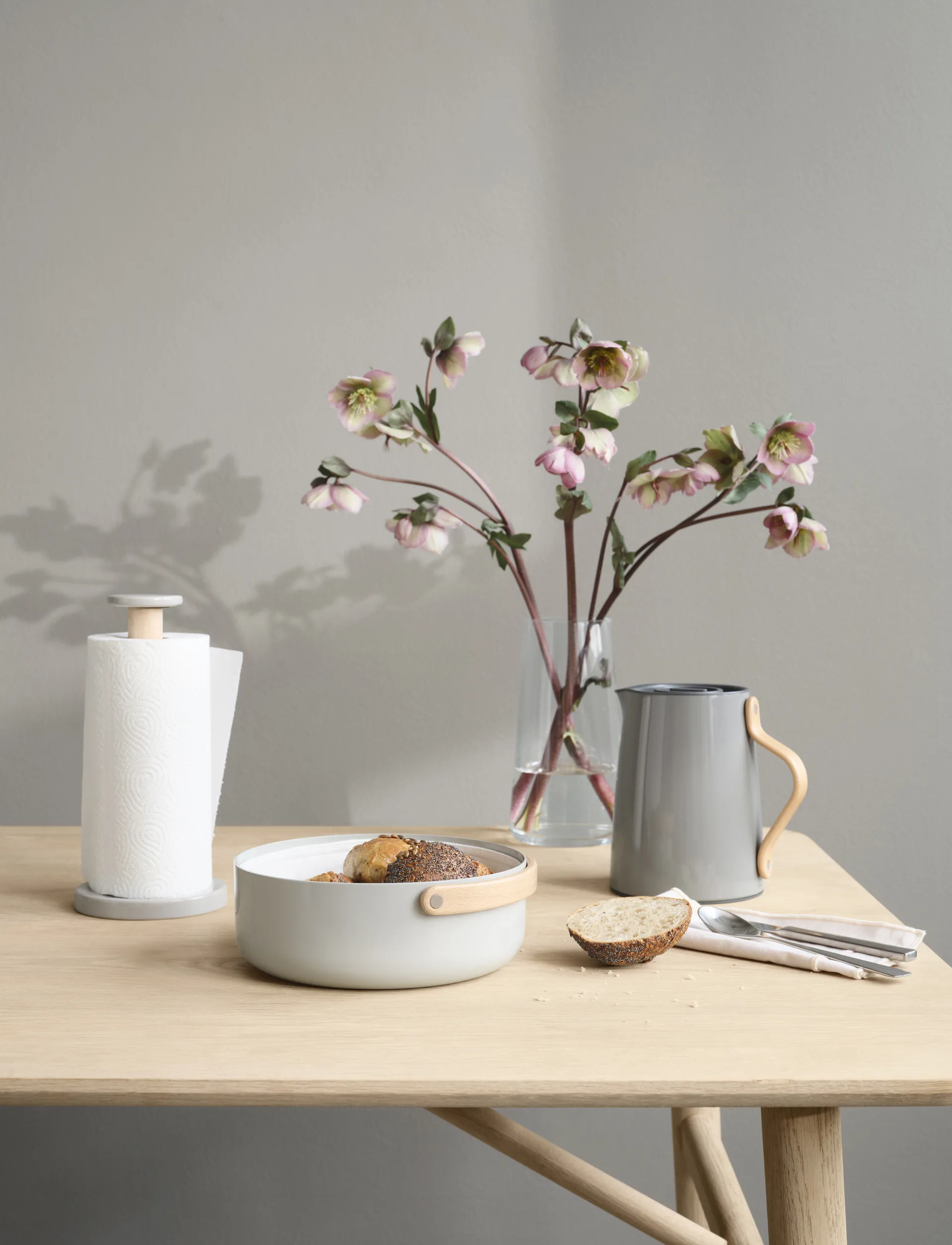 Emma keukenpapierhouder 28 cm, Grijs-beukenhout Stelton