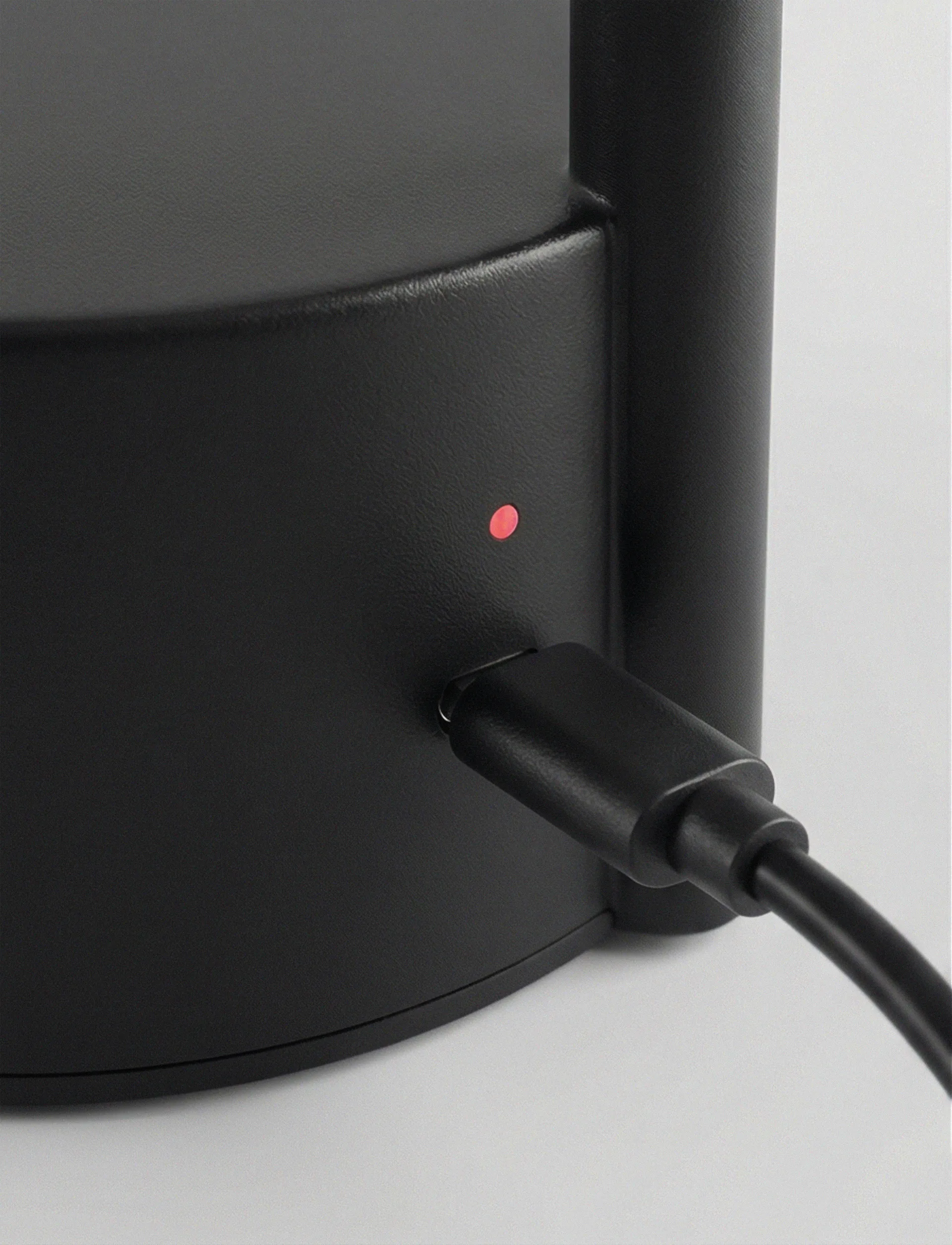 Vinkel LED tafellamp draagbaar, Black Stelton