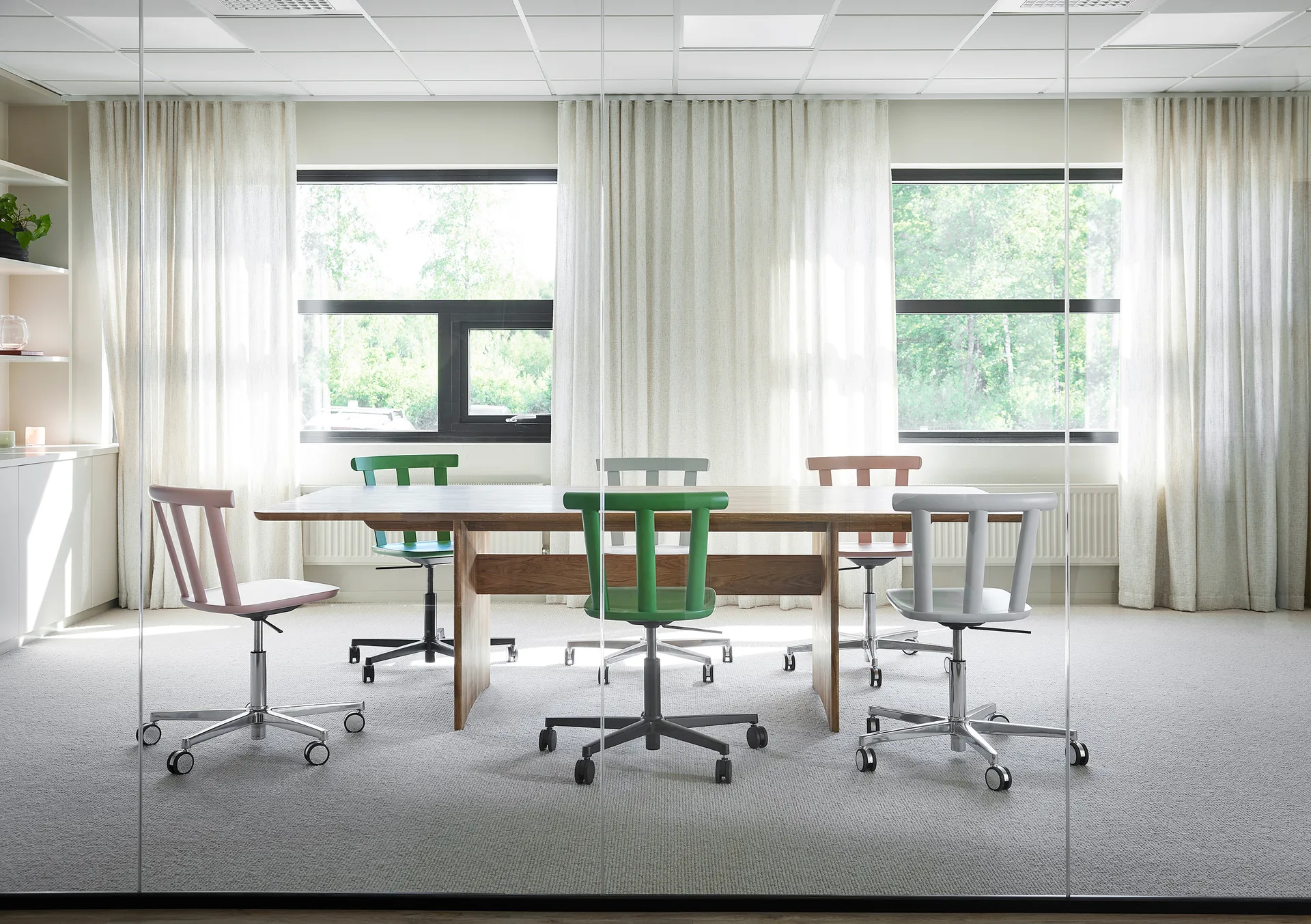 Alt draaibare stoel beklede zitting berkenhout, Hallingdal 65-103 grey/beige-wit 21 Stolab