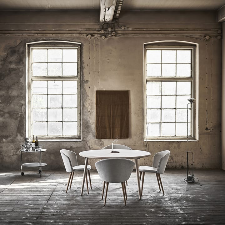 Miss Tailor tafel Ø130 cm - licht matgelakt berkenhout, vast tafelblad - Stolab