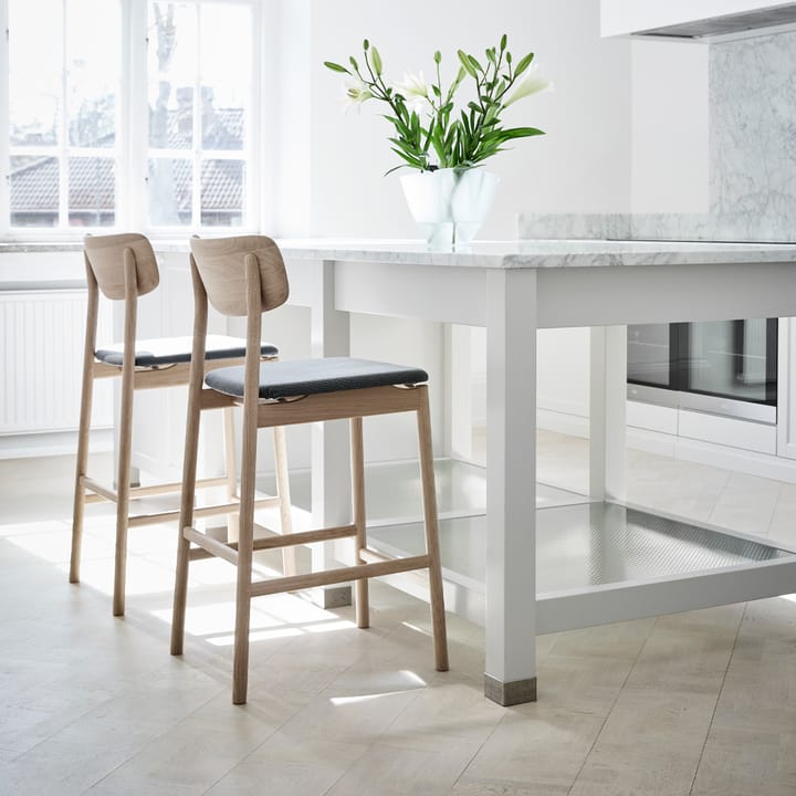 Prima Vista barkruk, stof blues 9202 bruin/beige-witgeolied berkenhouten onderstel Stolab