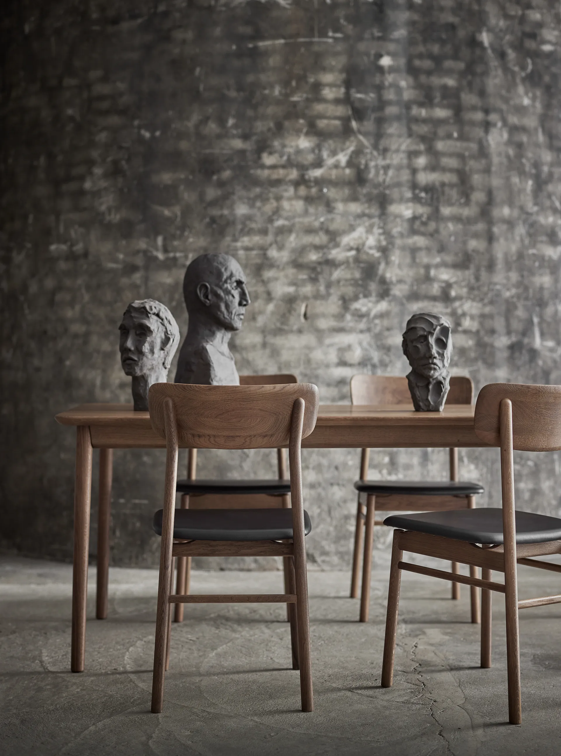 Prima Vista stoel eikenhout, Smoked oak-black leather Stolab