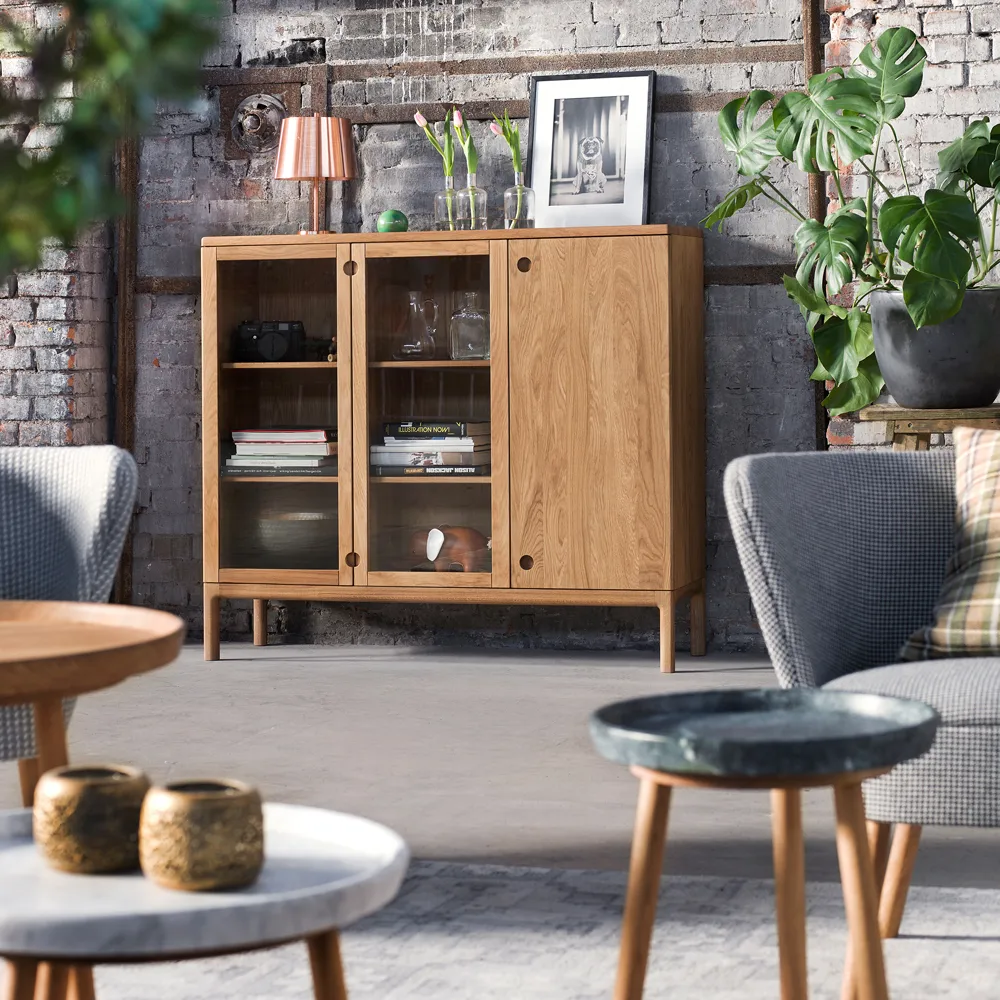 Prio Hoog dressoir, eikenhout naturel olie, glazen deur Stolab