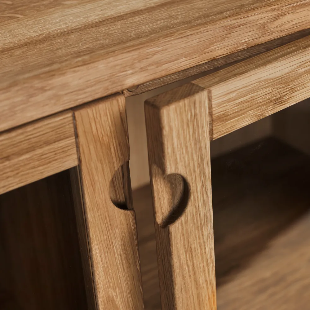 Prio Hoog dressoir, eikenhout naturel olie, glazen deur Stolab