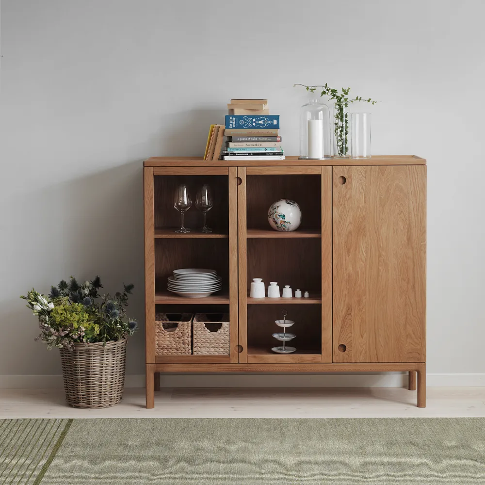 Prio Hoog dressoir, eikenhout naturel olie, glazen deur Stolab