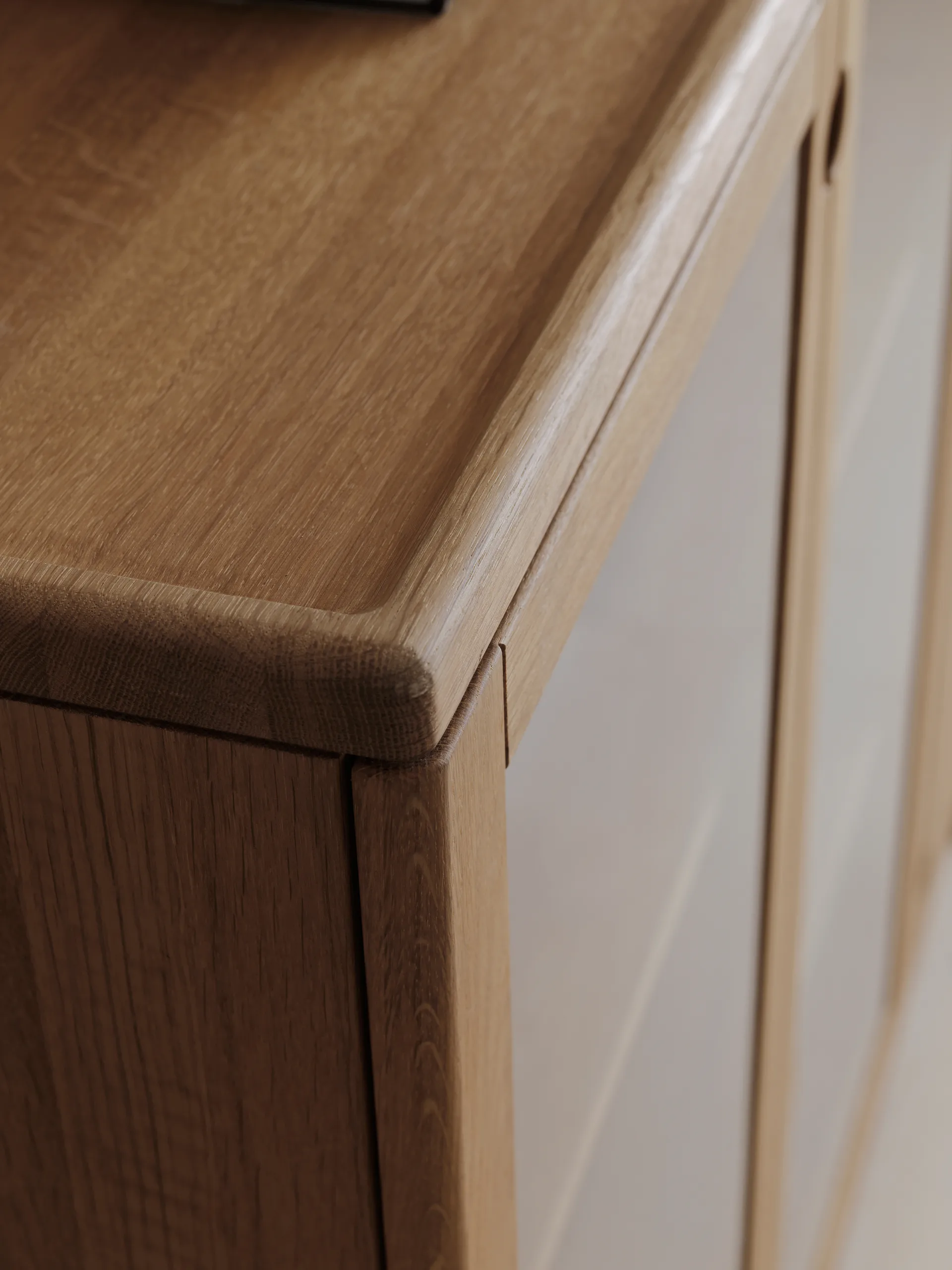 Prio vitrinekast, Eikenhout naturel olie met verlichting Stolab