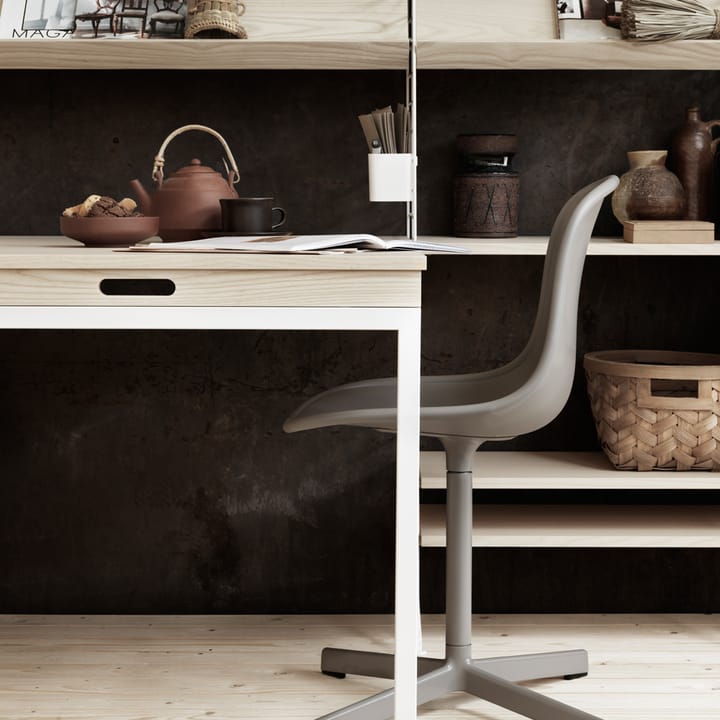 String klaptafel, Grijs-grijze metalen poten String