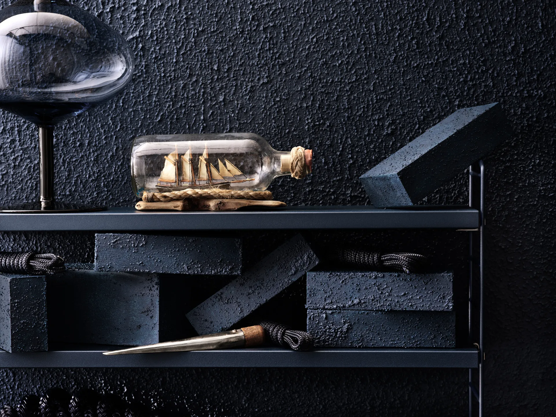 String Pocket wandplank, Nybroblauw String