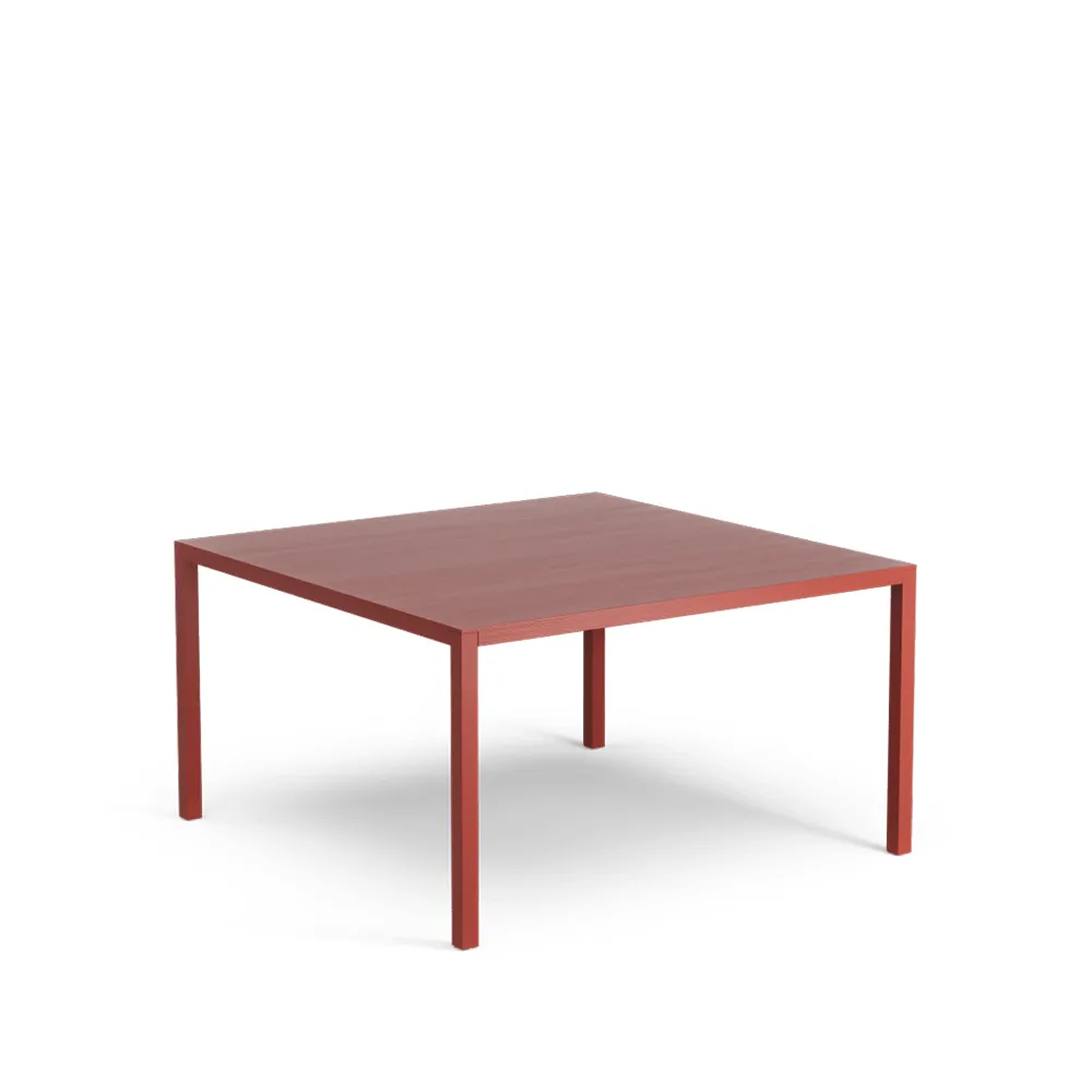Bespoke loungetafel, oxide red, eiken lak, h.55 cm Swedese