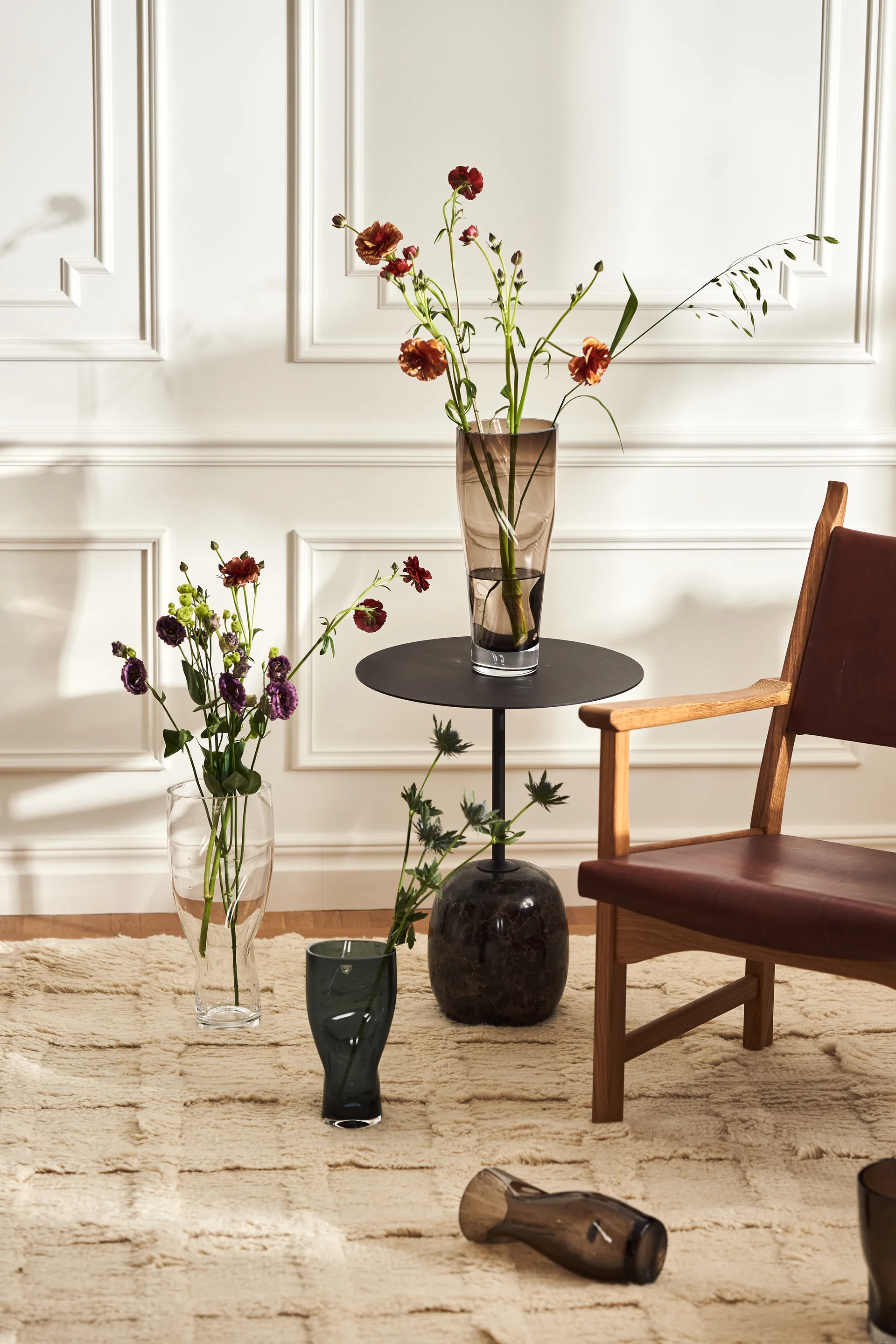 Caryngo fauteuil, Geolied eikenhout-leer roodbruin Swedese