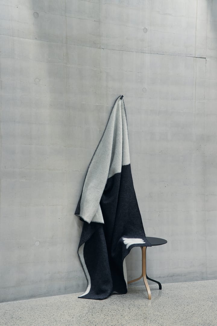 Duality plaid 130x180 cm, Zwart-lichtgrijs Swedese