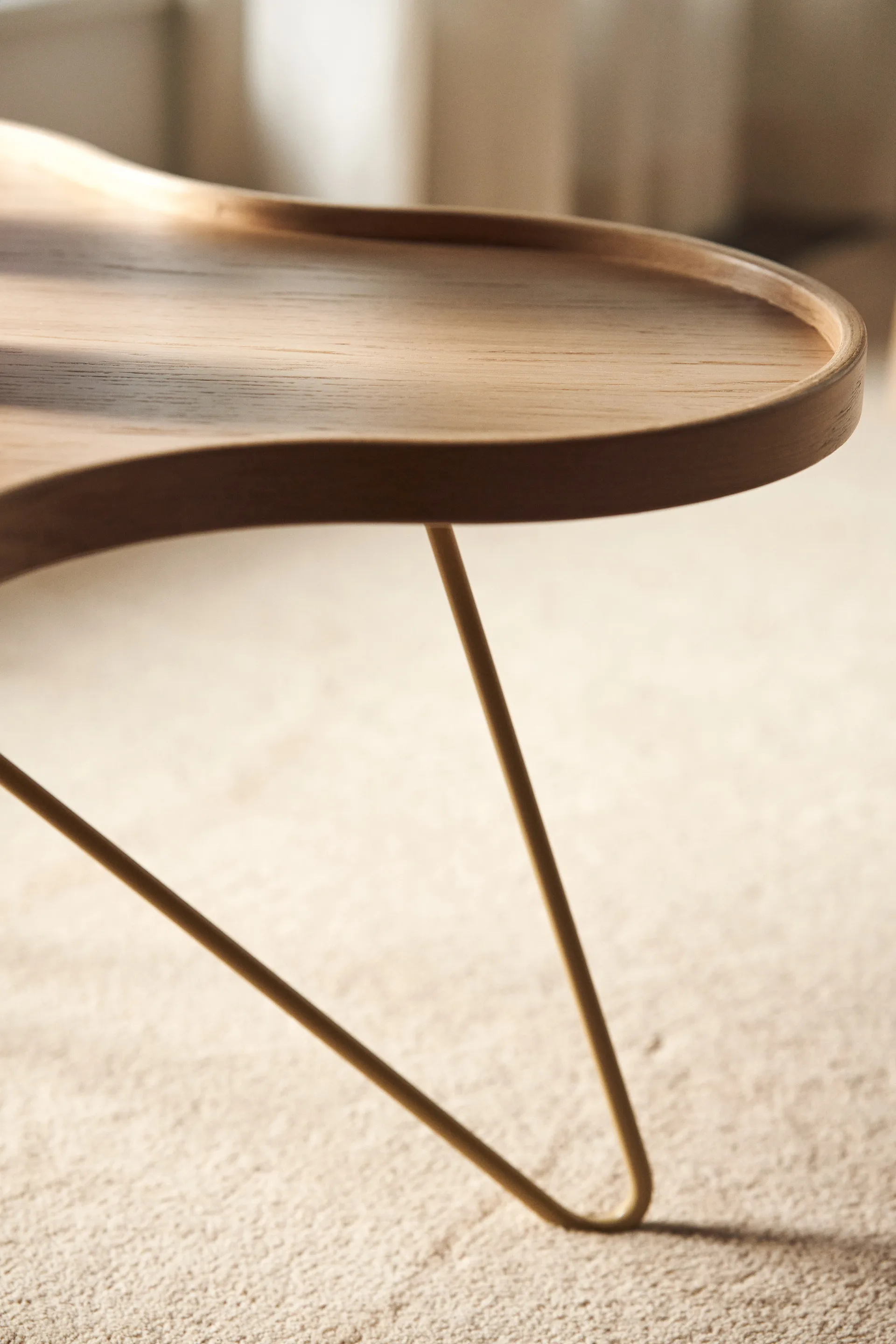 Flower mono tafel 84 x 90cm, H39cm Eik gelakt Swedese