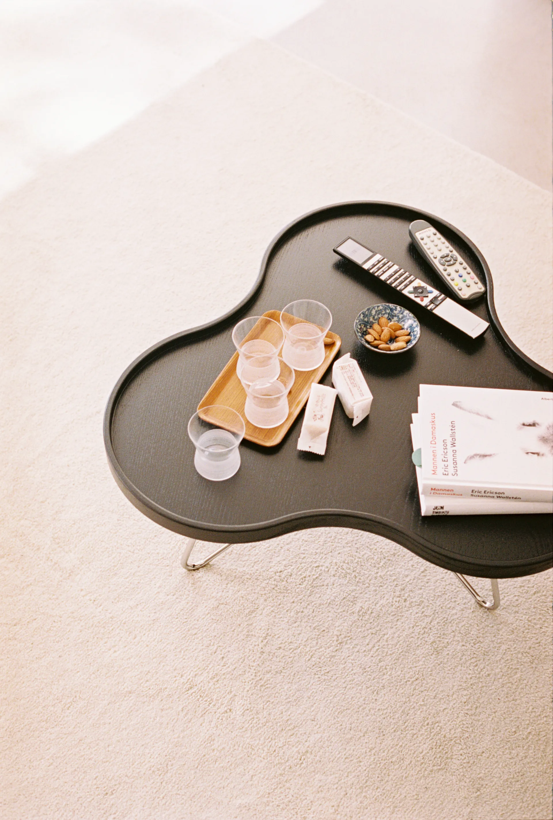 Flower mono tafel 84 x 90cm, H45 cm Es zwart glanzend Swedese