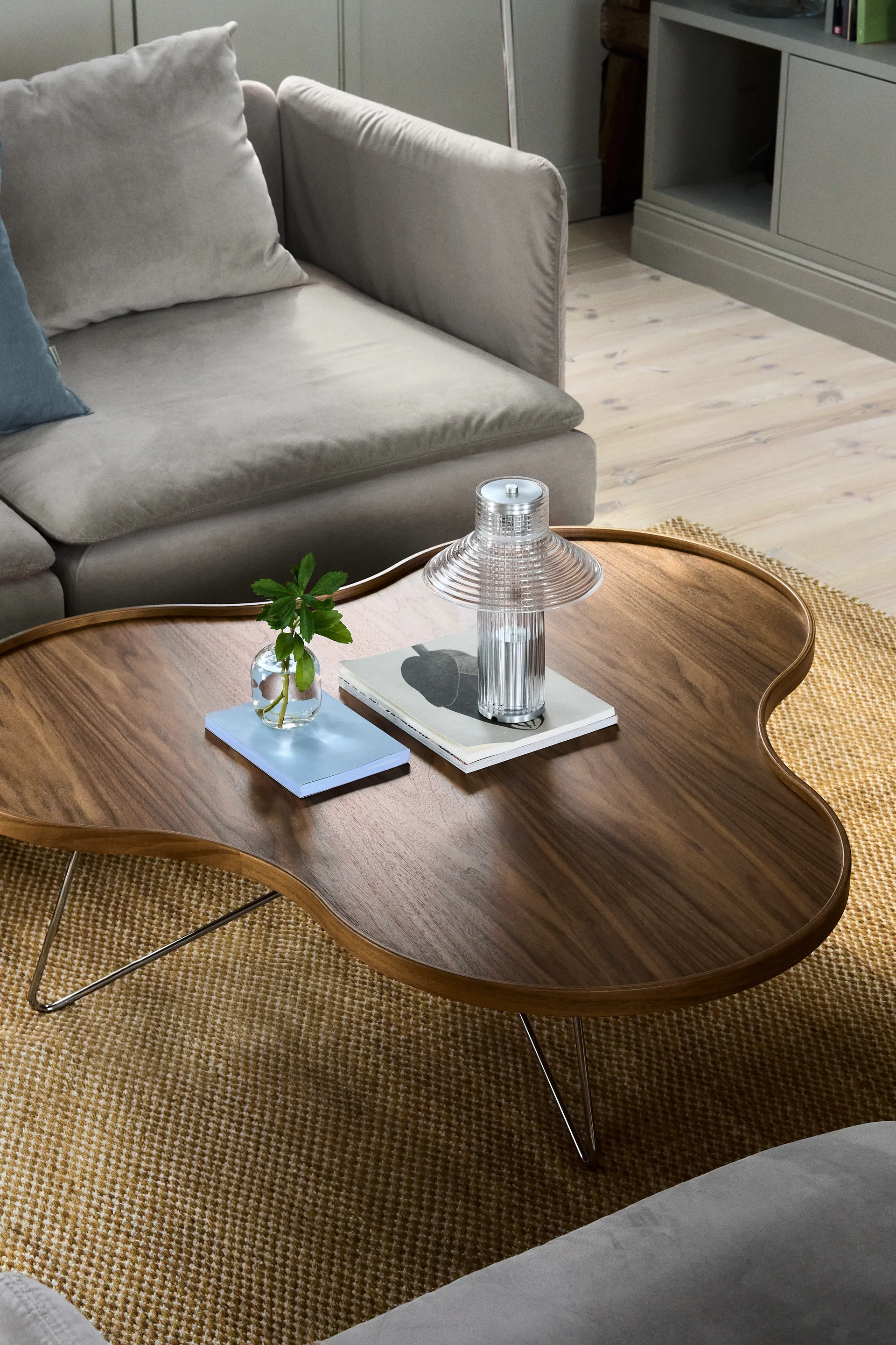 Flower mono tafel Special Edition 107x114 cm, H39 cm-geverfd walnoot-verchroomd staal Swedese