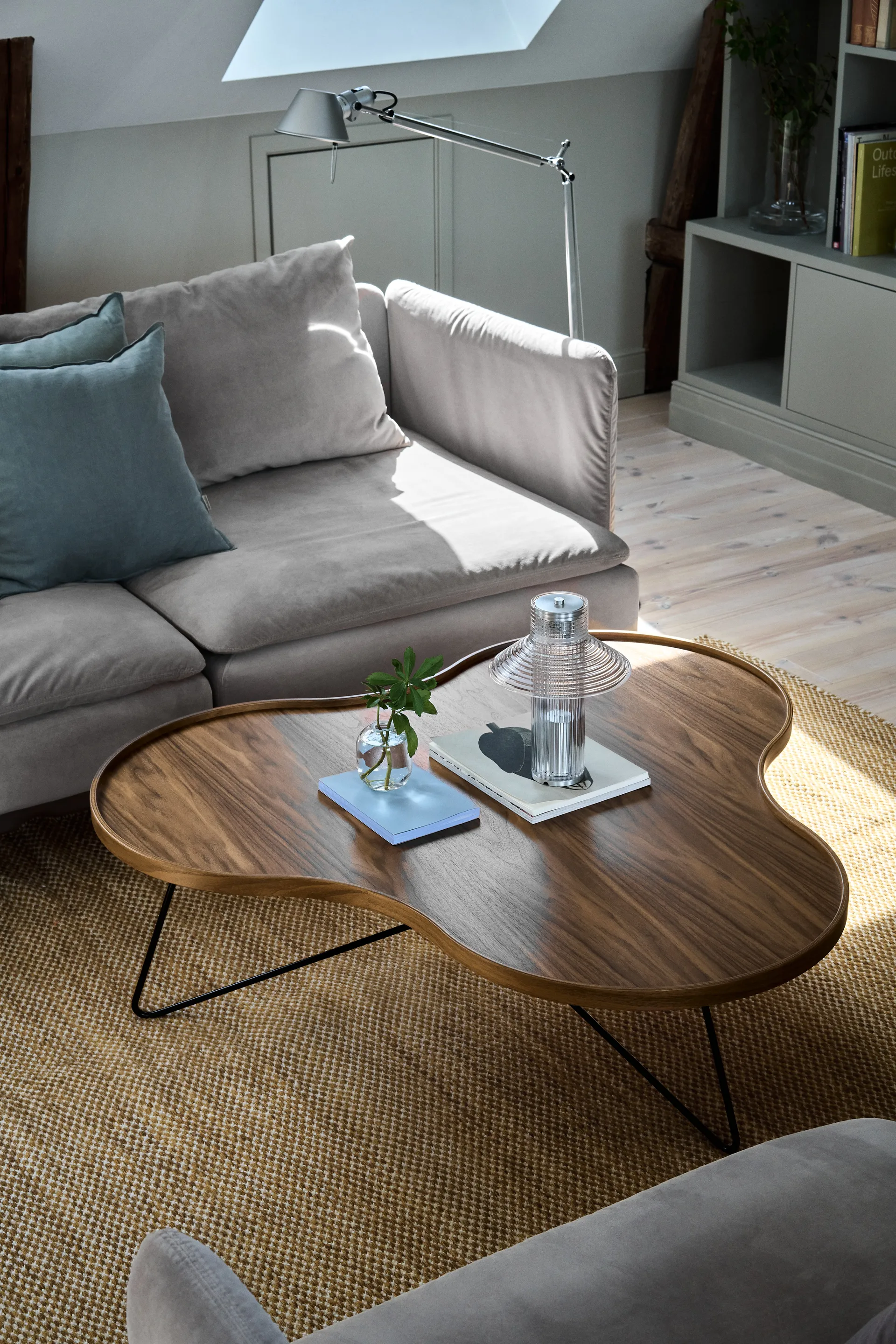 Flower mono tafel Special Edition 107x114 cm, H45 cm-gelakt notenhout-zwart gelakt staal Swedese