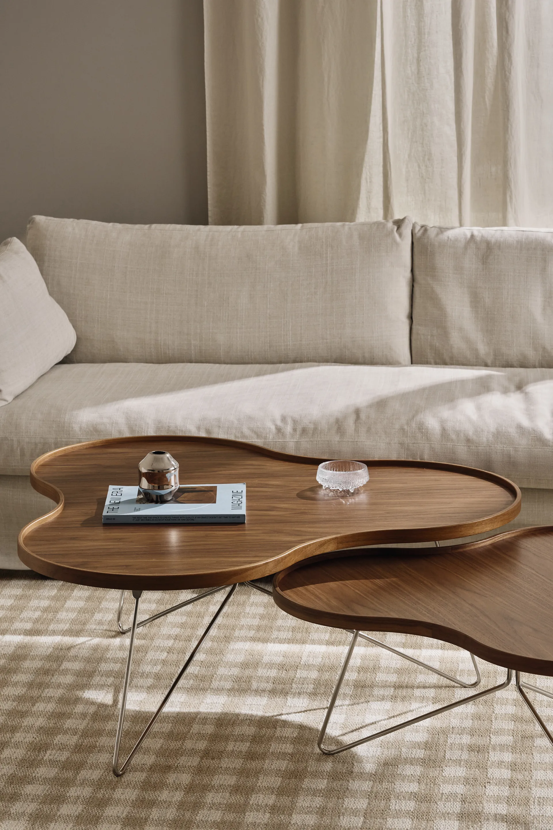 Flower mono tafel Special Edition 107x114 cm, H45 cm-geverfd walnoot-verchroomd staal Swedese