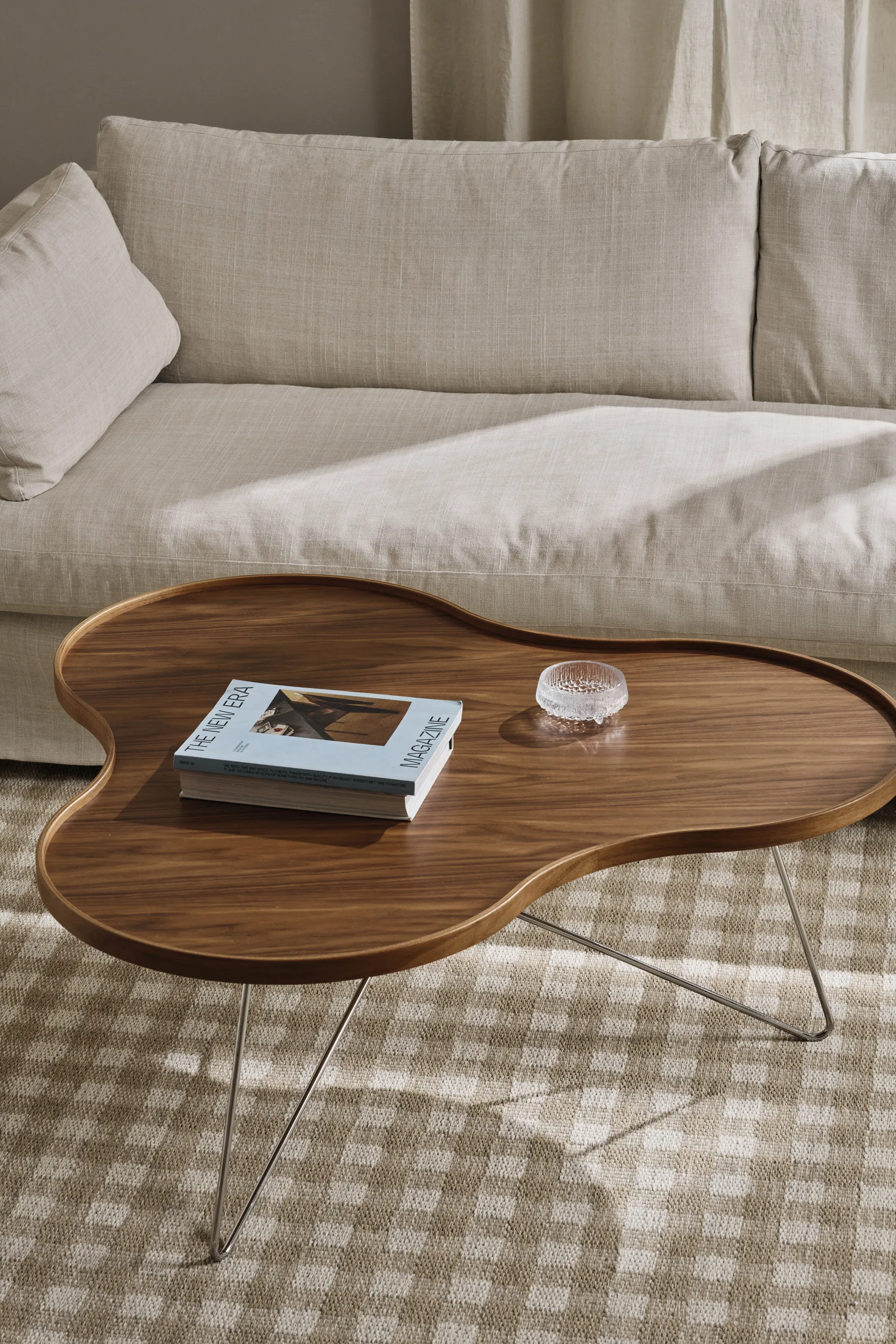 Flower mono tafel Special Edition 107x114 cm, H45 cm-geverfd walnoot-verchroomd staal Swedese