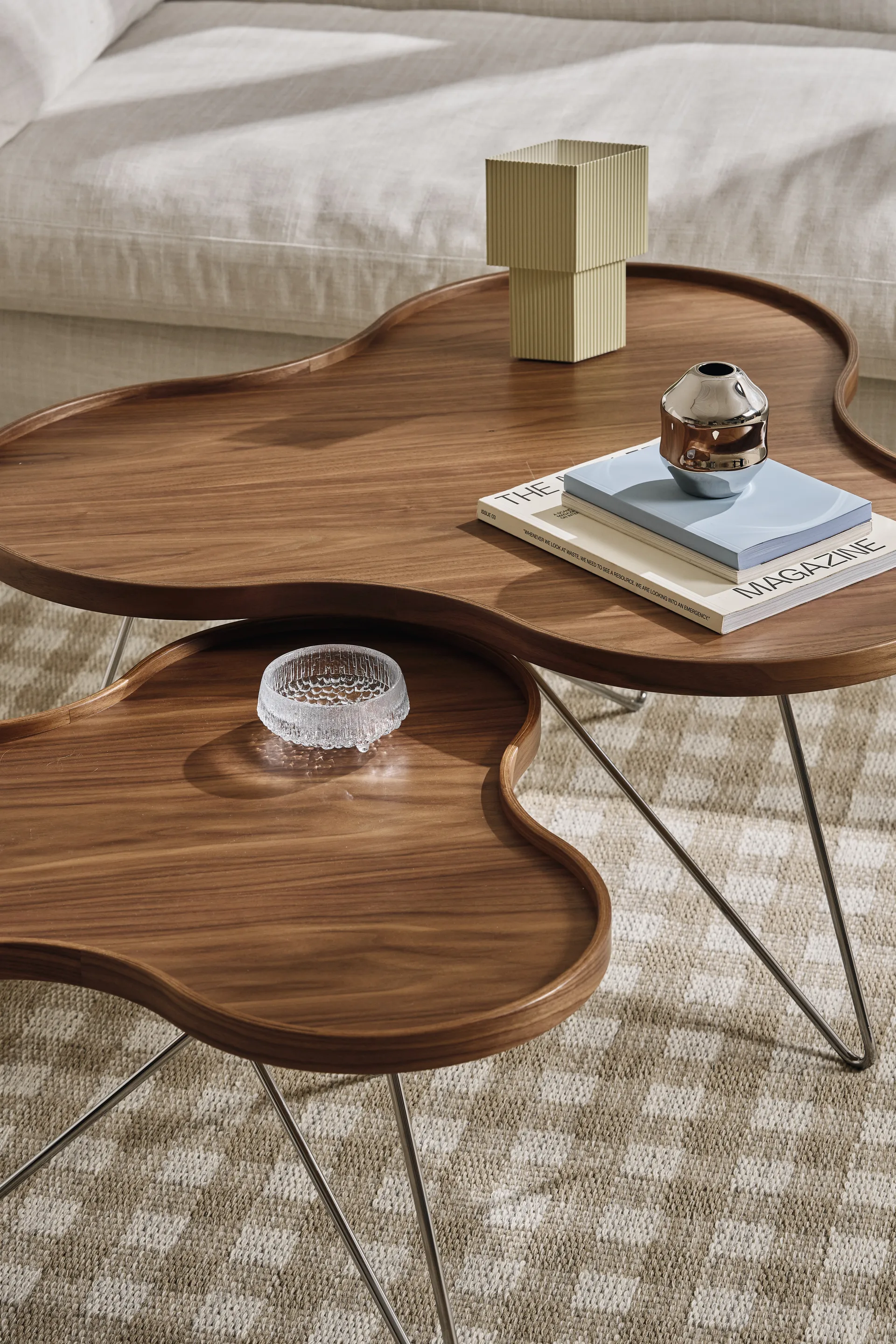 Flower mono Tafel Special Edition 62x66 cm, H39 cm-geverfd walnoot-verchroomd staal Swedese