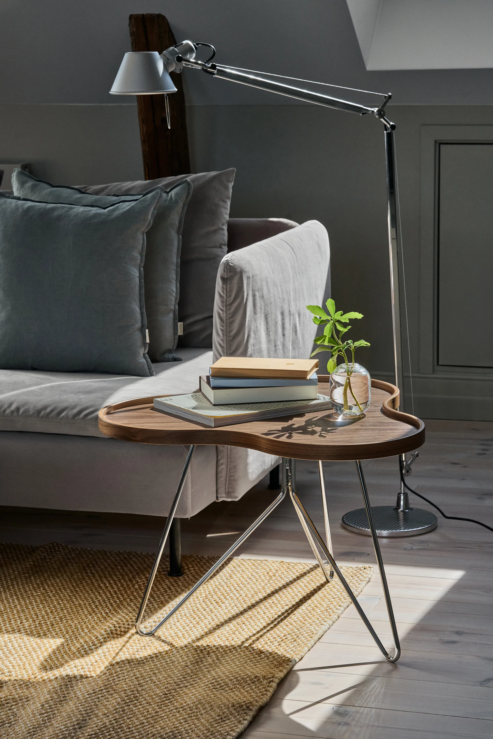 Flower mono Tafel Special Edition 62x66 cm, H45 cm-geverfd walnoot-verchroomd staal Swedese