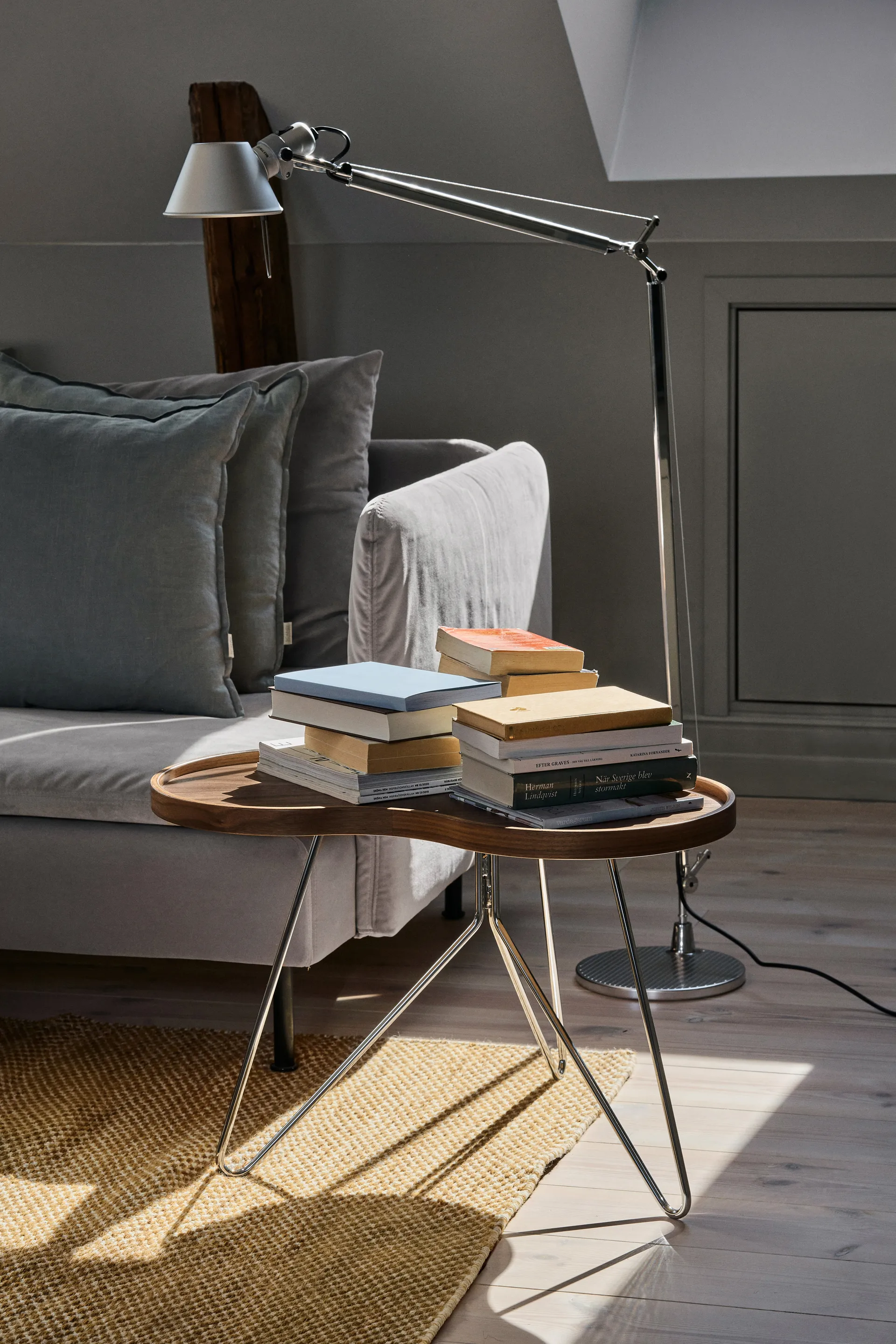 Flower mono Tafel Special Edition 62x66 cm, H45 cm-geverfd walnoot-verchroomd staal Swedese