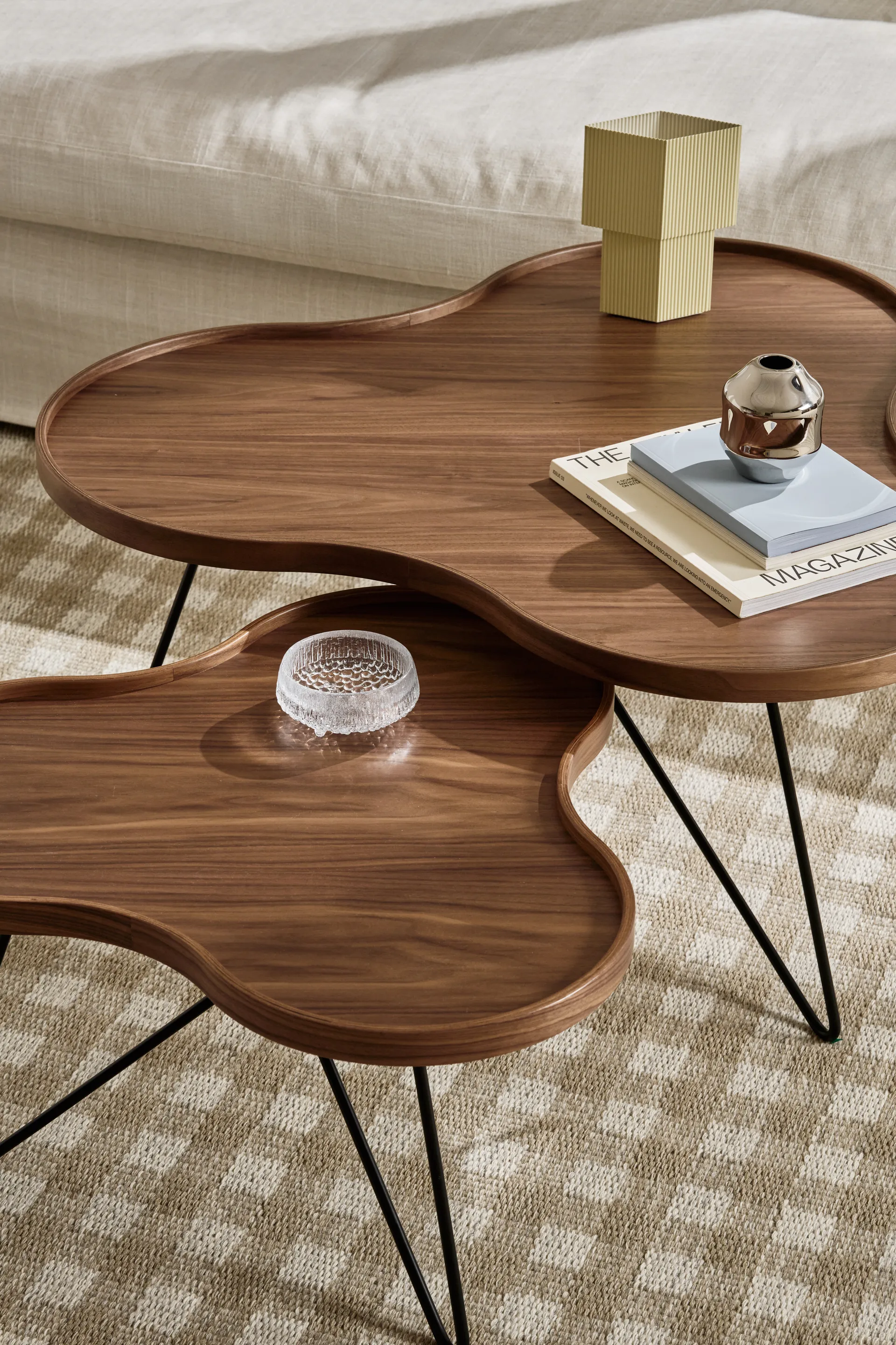 Flower mono tafel Special Edition 84x90 cm, H45 cm-gelakt notenhout-zwart gelakt staal Swedese