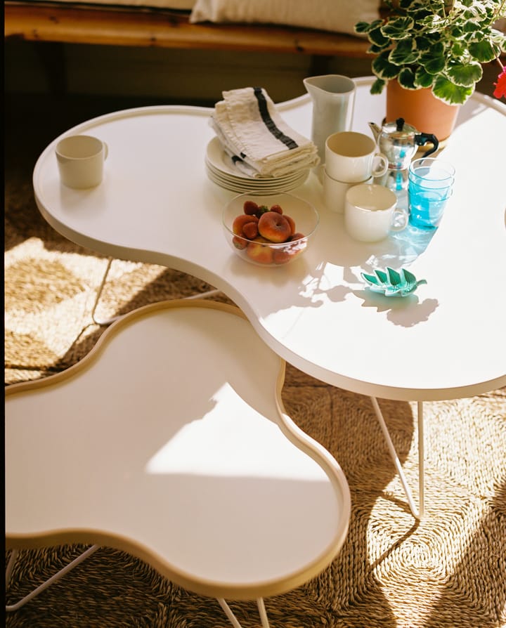 Flower tafel 62 x 66cm, H39 cm Berk gelakt Swedese