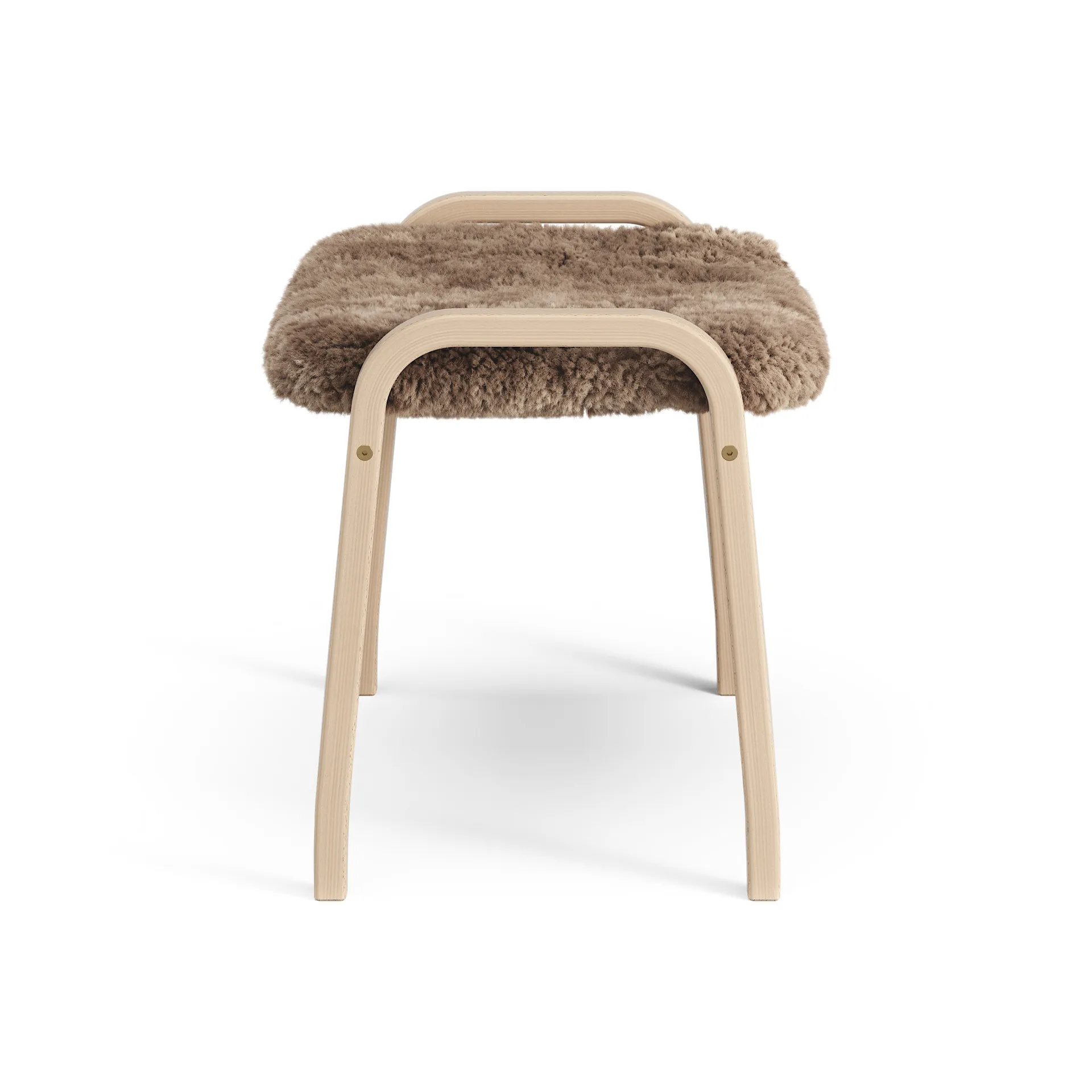 Lamini voetenbankje voor kinderen gelakt Beuk/schapenvacht, Sahara (nougat bruin) Swedese