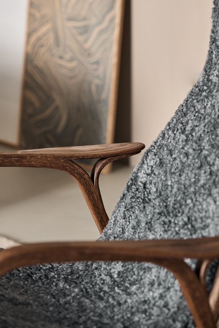 Lamino fauteuil en voetenbank eik/schapenvacht Special Edition, Rubio Monocoat Chocolate-Charcoal Swedese