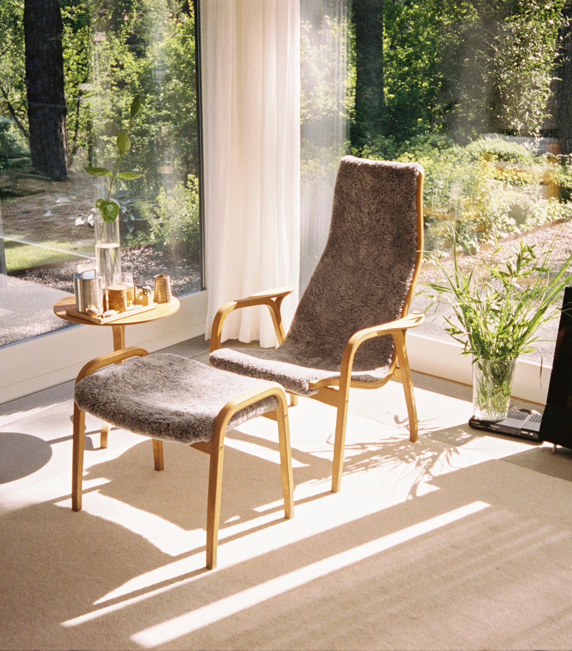 Lamino fauteuil en voetenbankje geolied eiken/schapenvacht, Moonlight (beige) Swedese