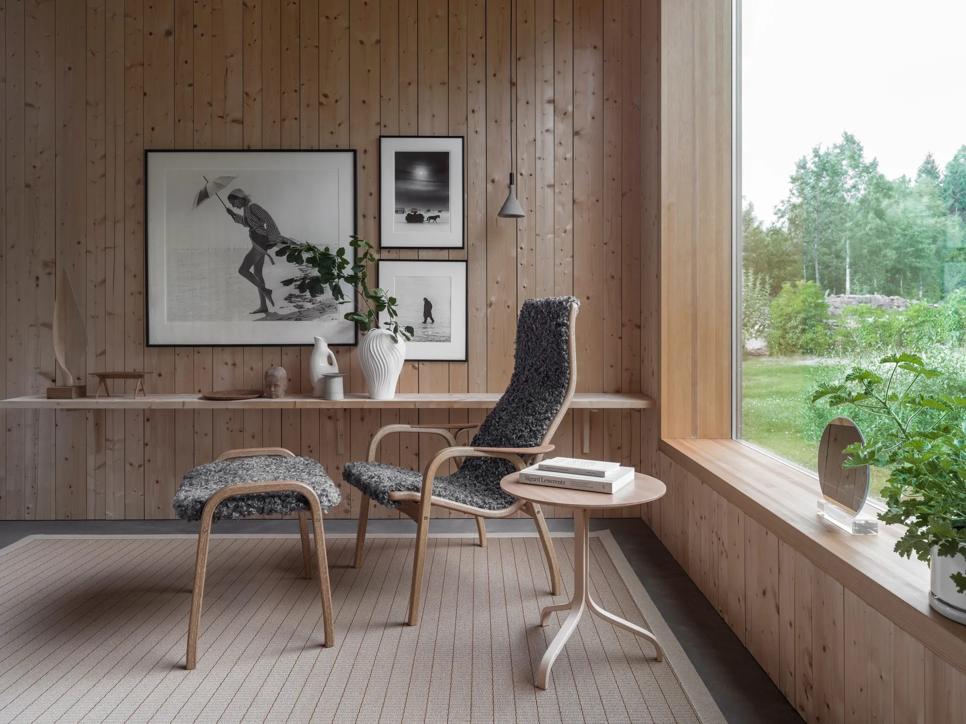 Lamino fauteuil en voetenbankje geolied eiken/schapenvacht, Sahara (nogabruin) Swedese