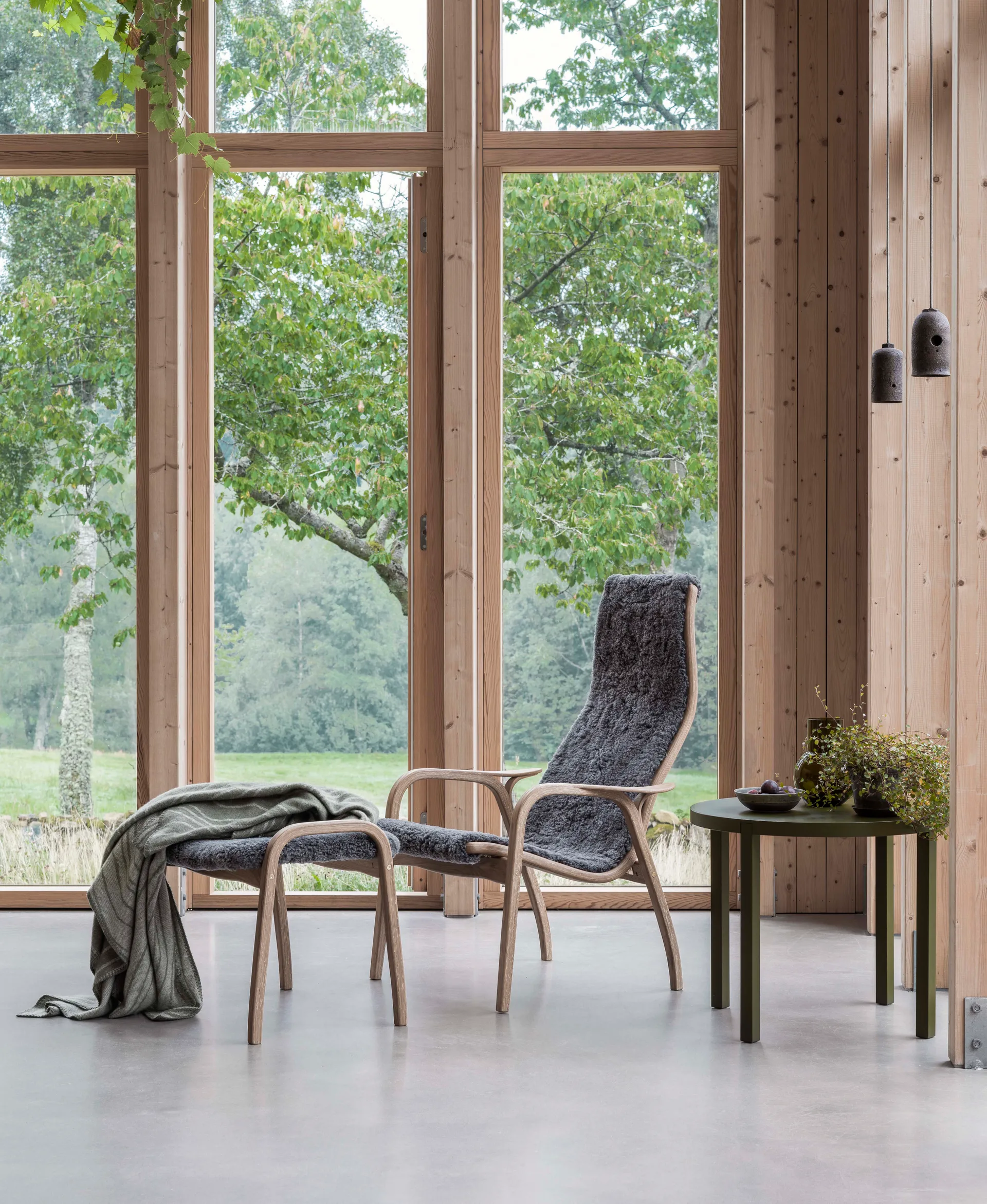 Lamino fauteuil en voetenbankje geolied eiken/schapenvacht, Scandinavian Grey (grijs) Swedese