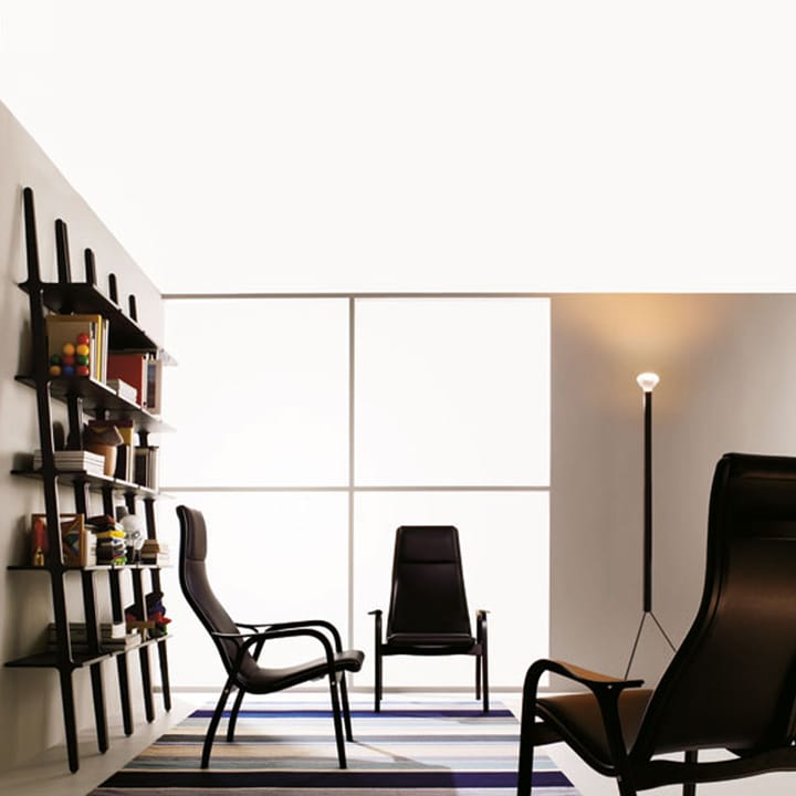 Lamino Fauteuil, Zwart-zadelleer-geolied eikenhout Swedese