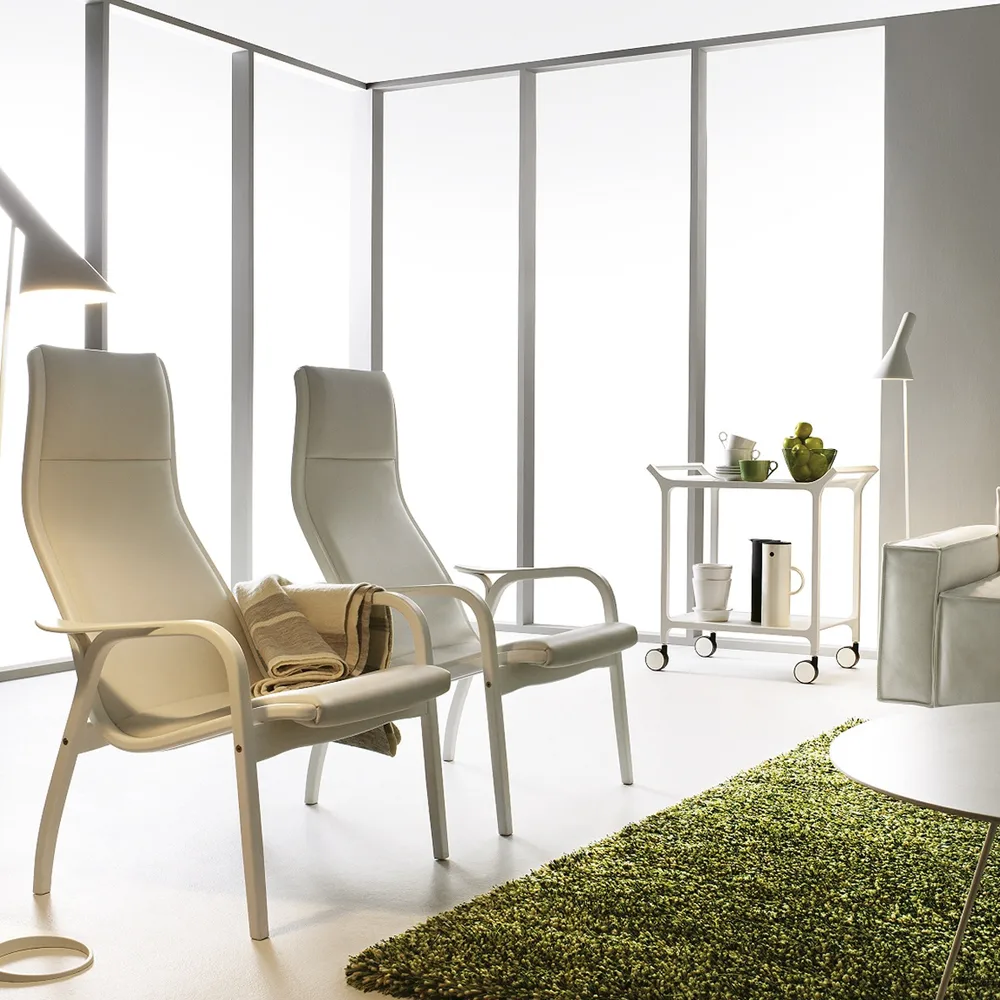 Lamino Fauteuil, Zwart-zadelleer-geolied eikenhout Swedese