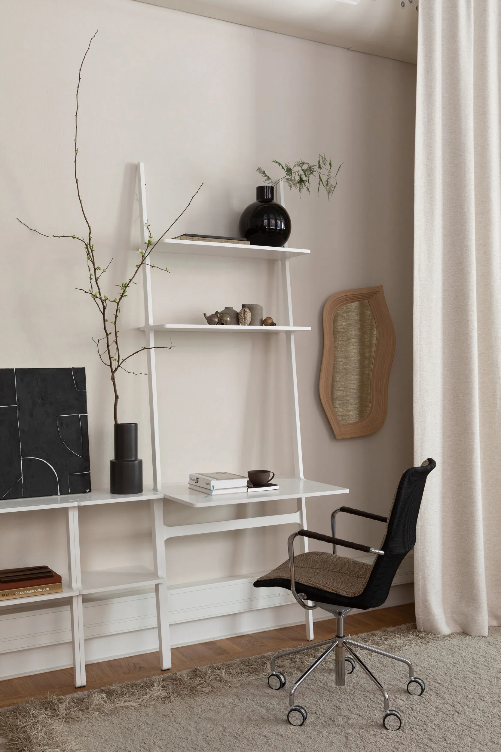 Libri bureau, Es wit glanzend Swedese