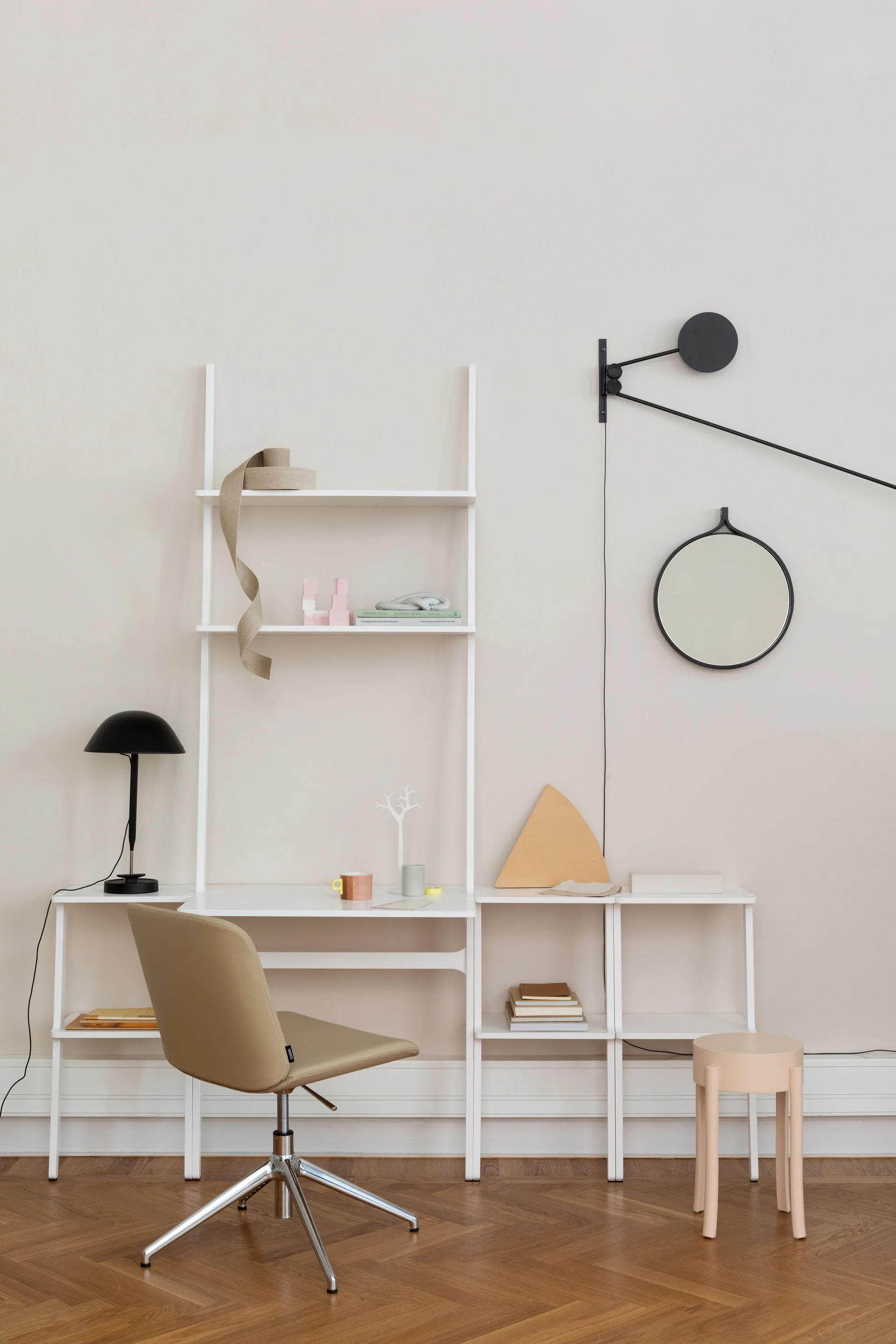 Libri bureau, Es wit glanzend Swedese