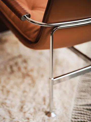 Serpentine fauteuil - Leer Elmo Soft donkerbruin-Tärnsjö Tobacco - Swedese