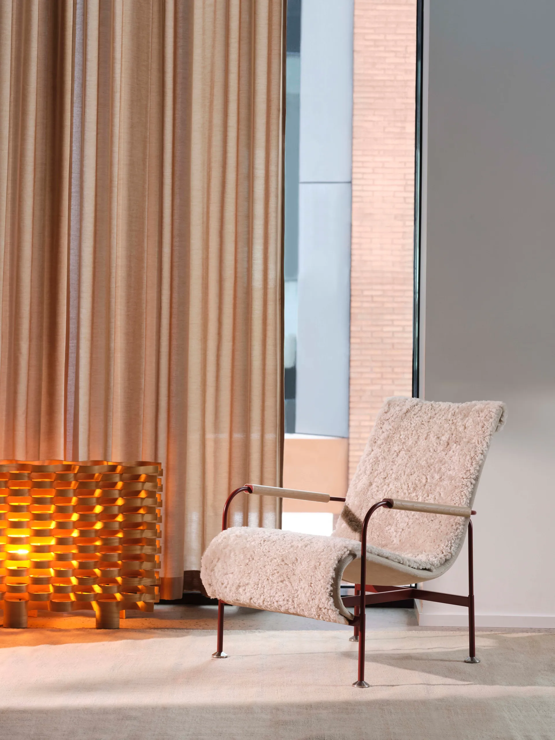 Serpentine fauteuil, Stof Romo Linara Rye-rood Swedese