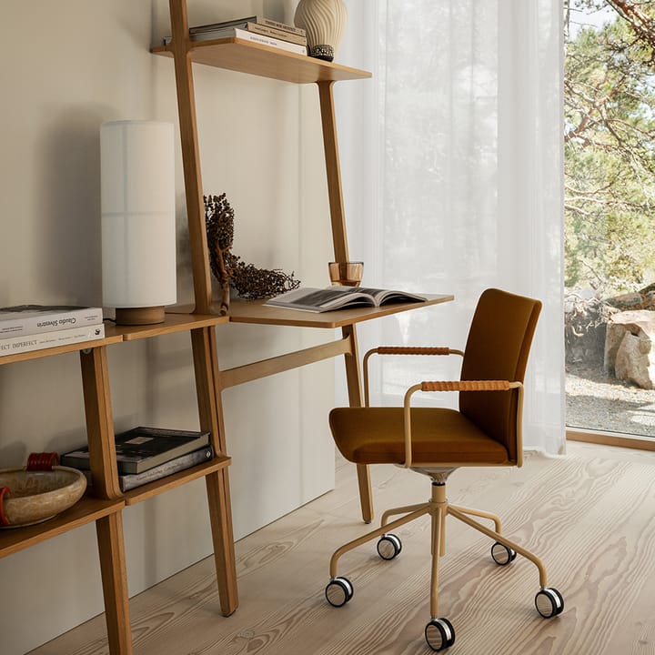 Stella bureaustoel kan omhoog/omlaag zonder te kantelen - leer elmosoft 99999 zwart, verchroomd onderstel, veerkrachtige rugleuning - Swedese