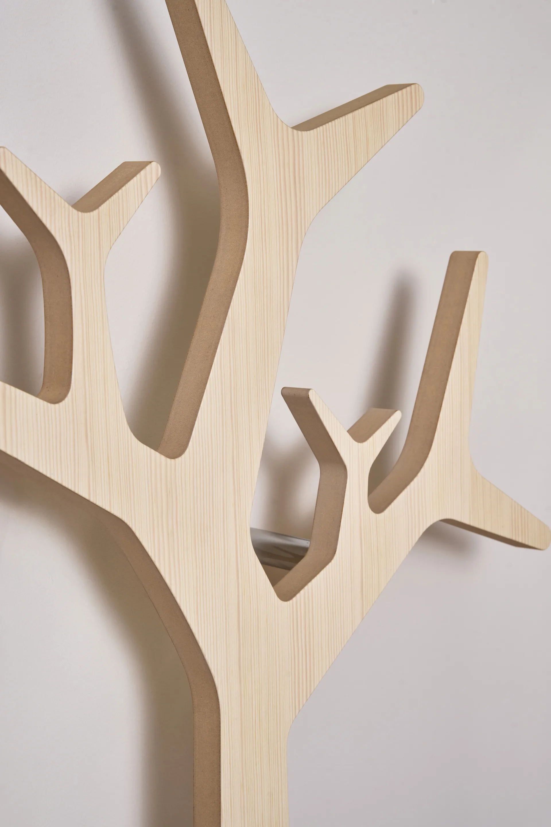 Tree wall wandgemonteerde kapstok 194 cm, Witgepigmenteerd grenenhout Swedese