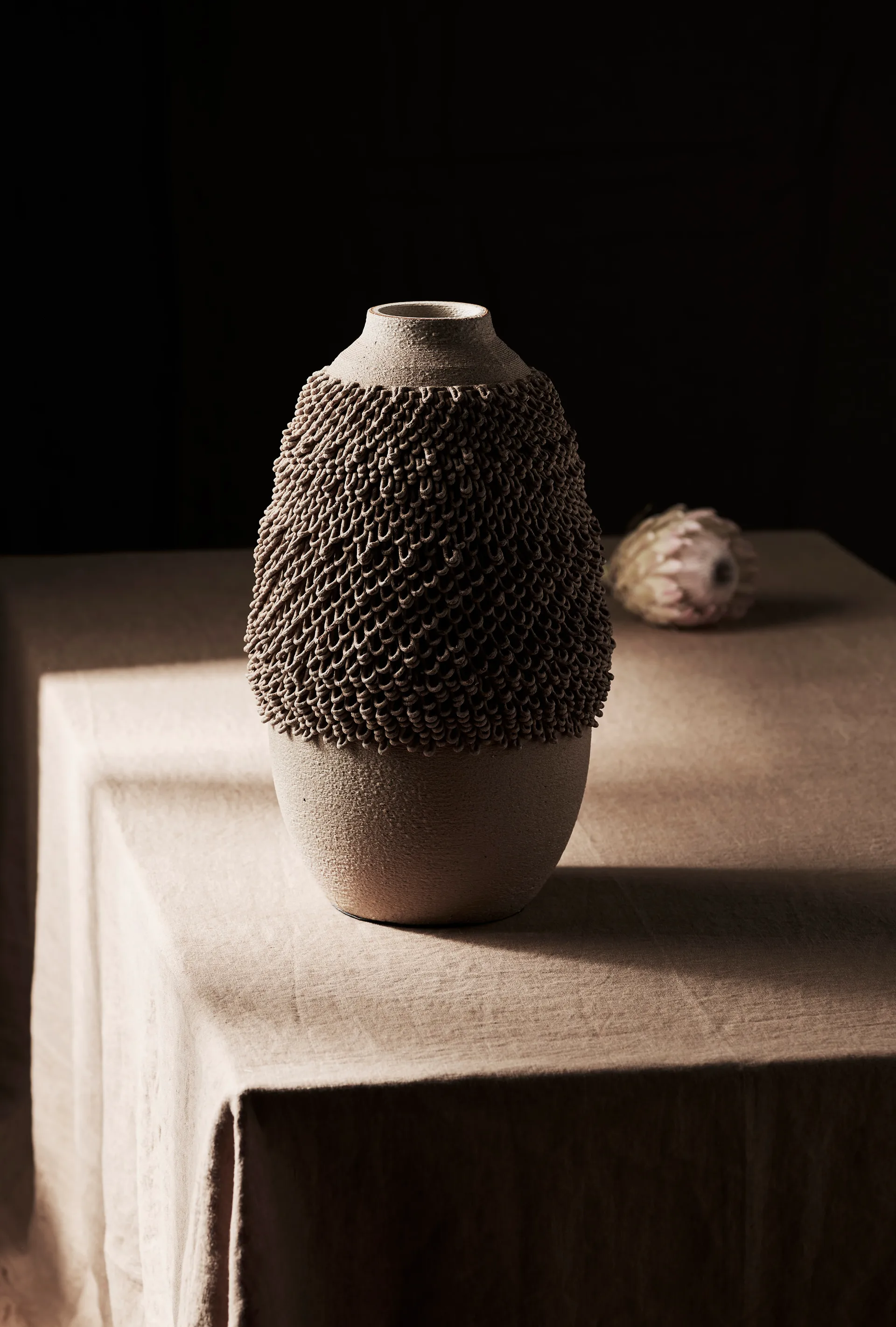 Aria vaas small, Bruin Tell Me More